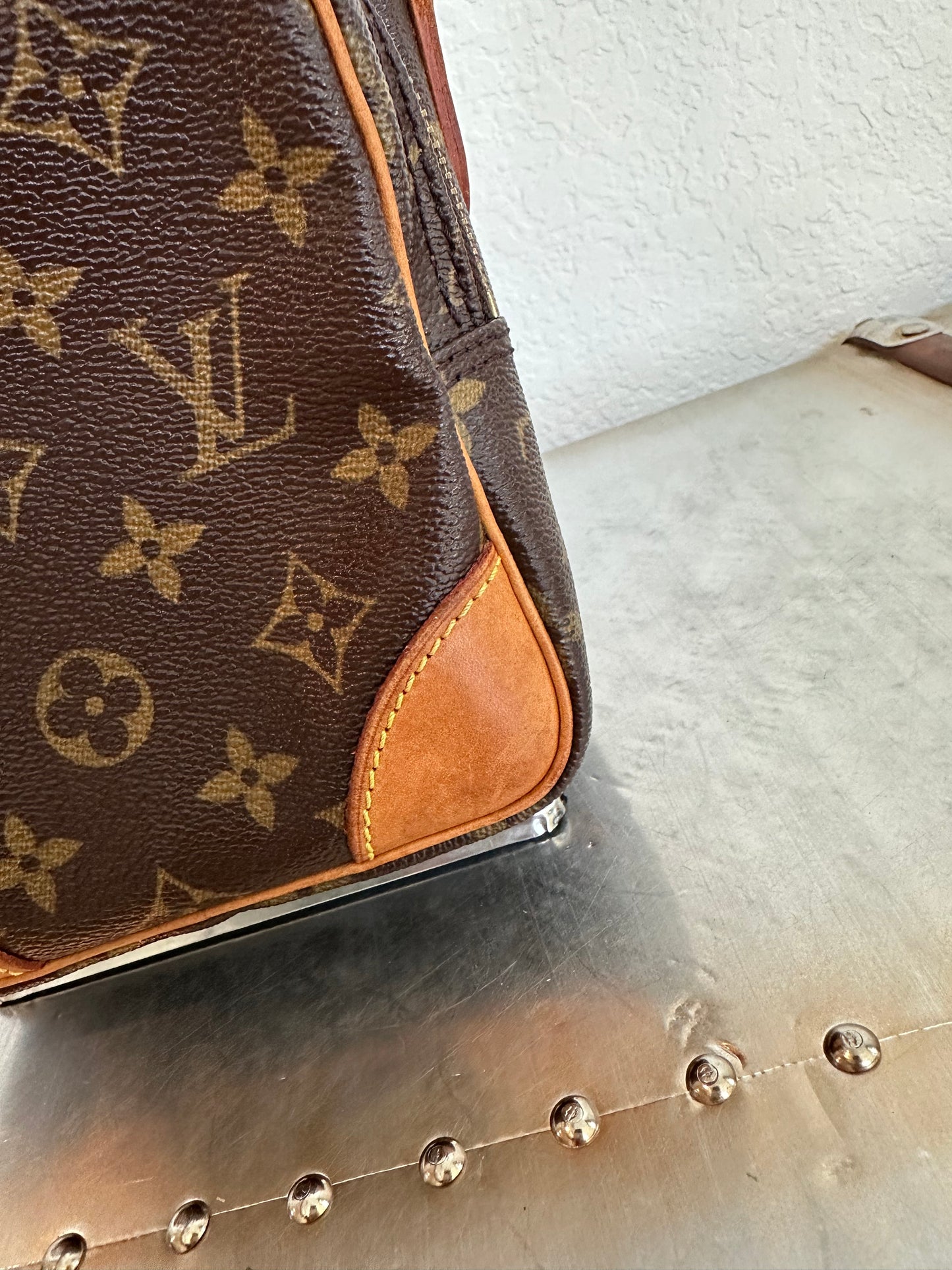 Pre-owned Authentic Louis Vuitton Amazon Monogram Crossbody Bag