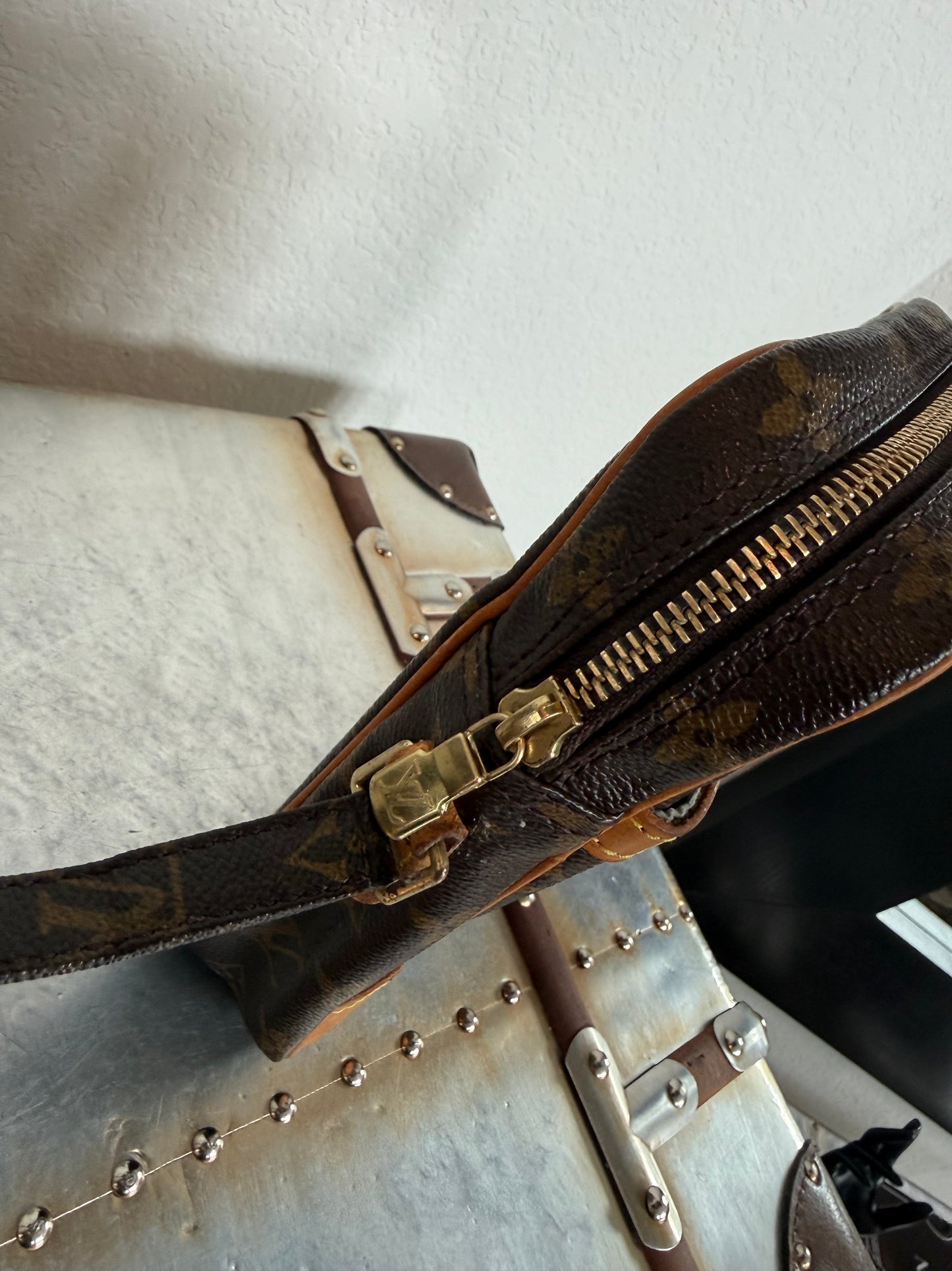 Pre-owned Authentic Louis Vuitton Danube Monogram Crossbody Bag
