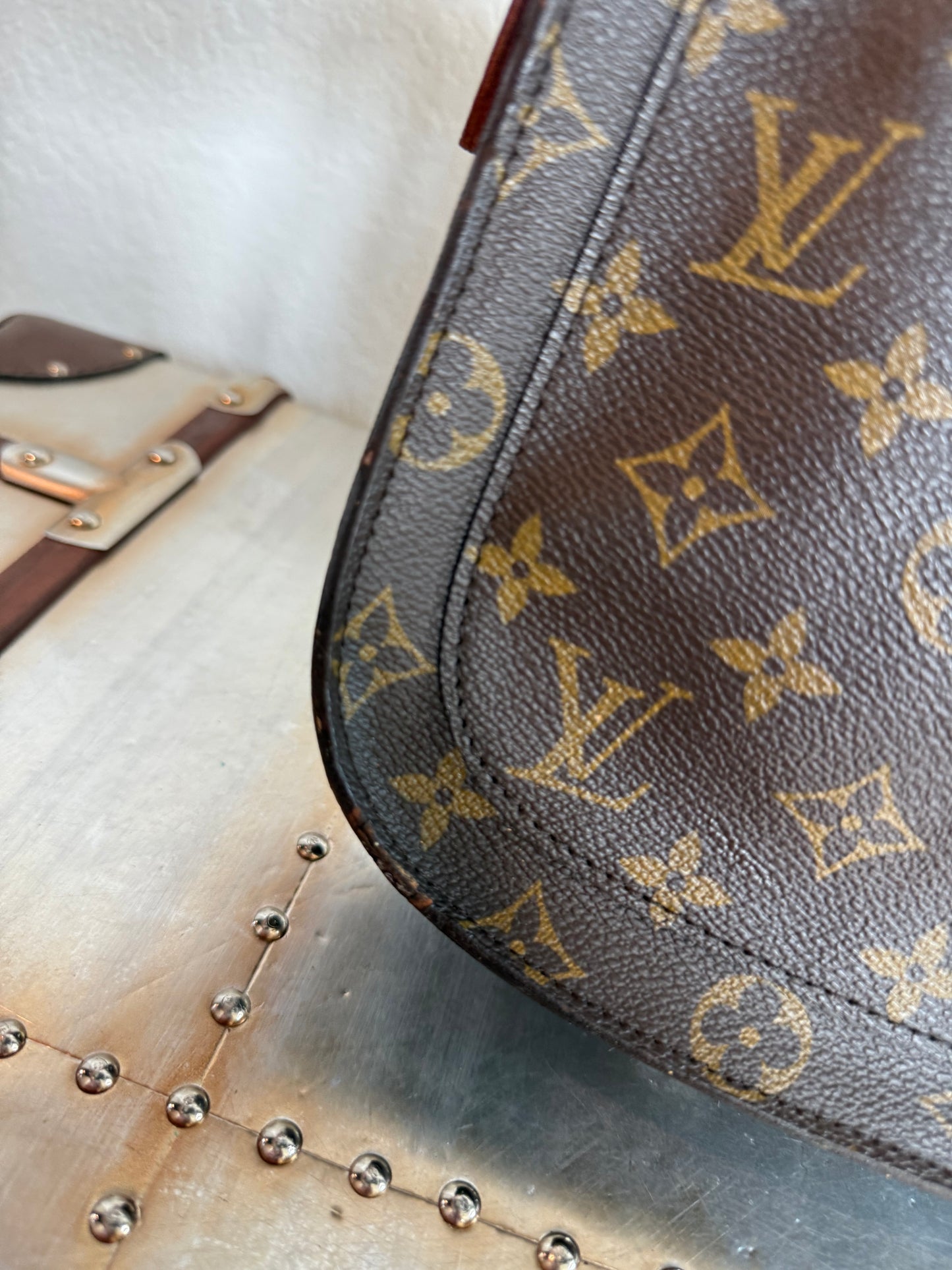 Pre-owned Authentic Louis Vuitton Saint Cloud GM Monogram Crossbody Bag