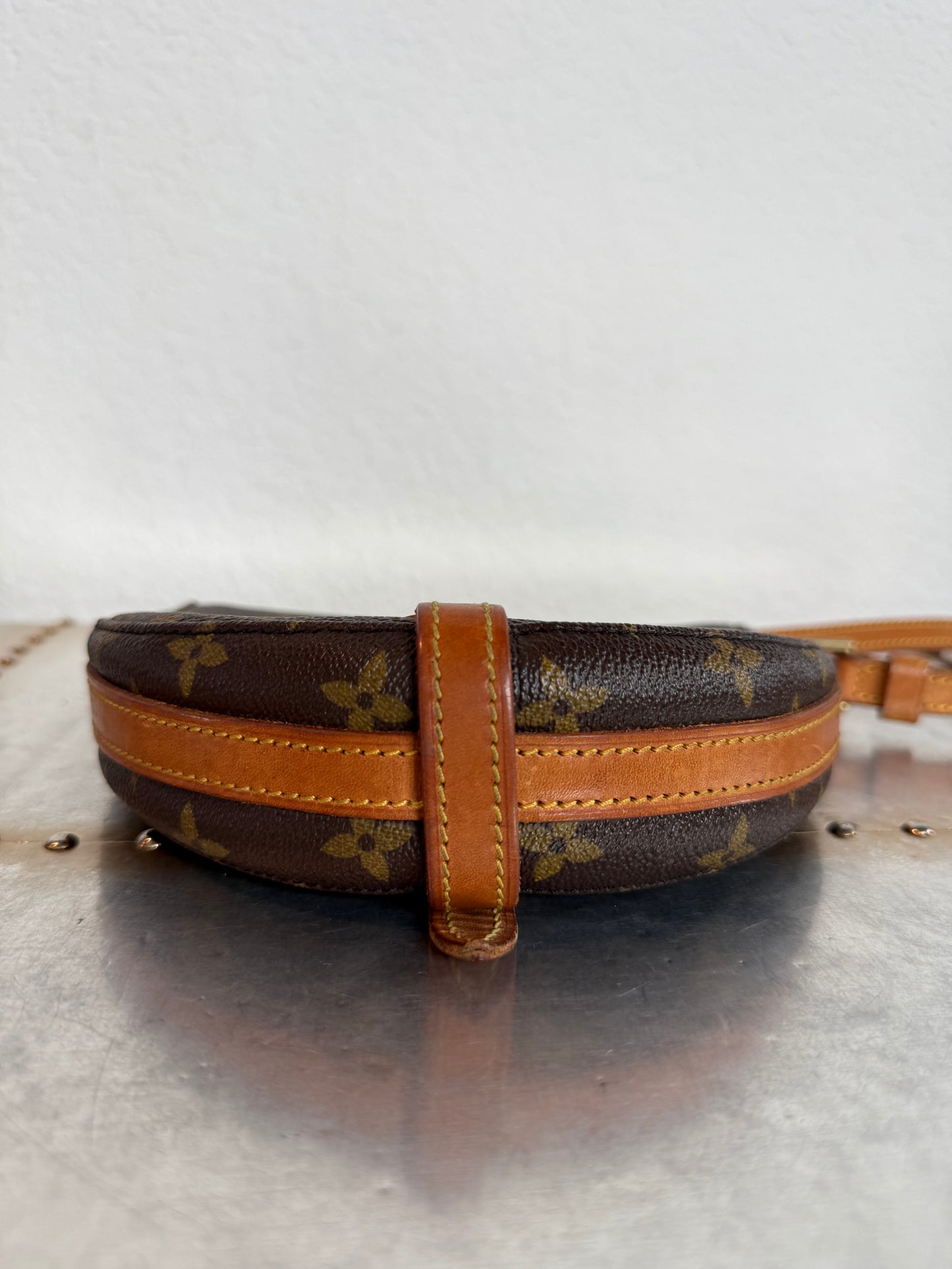 Pre-owned Authentic Louis Vuitton Chantilly PM Monogram Crossbody Bag