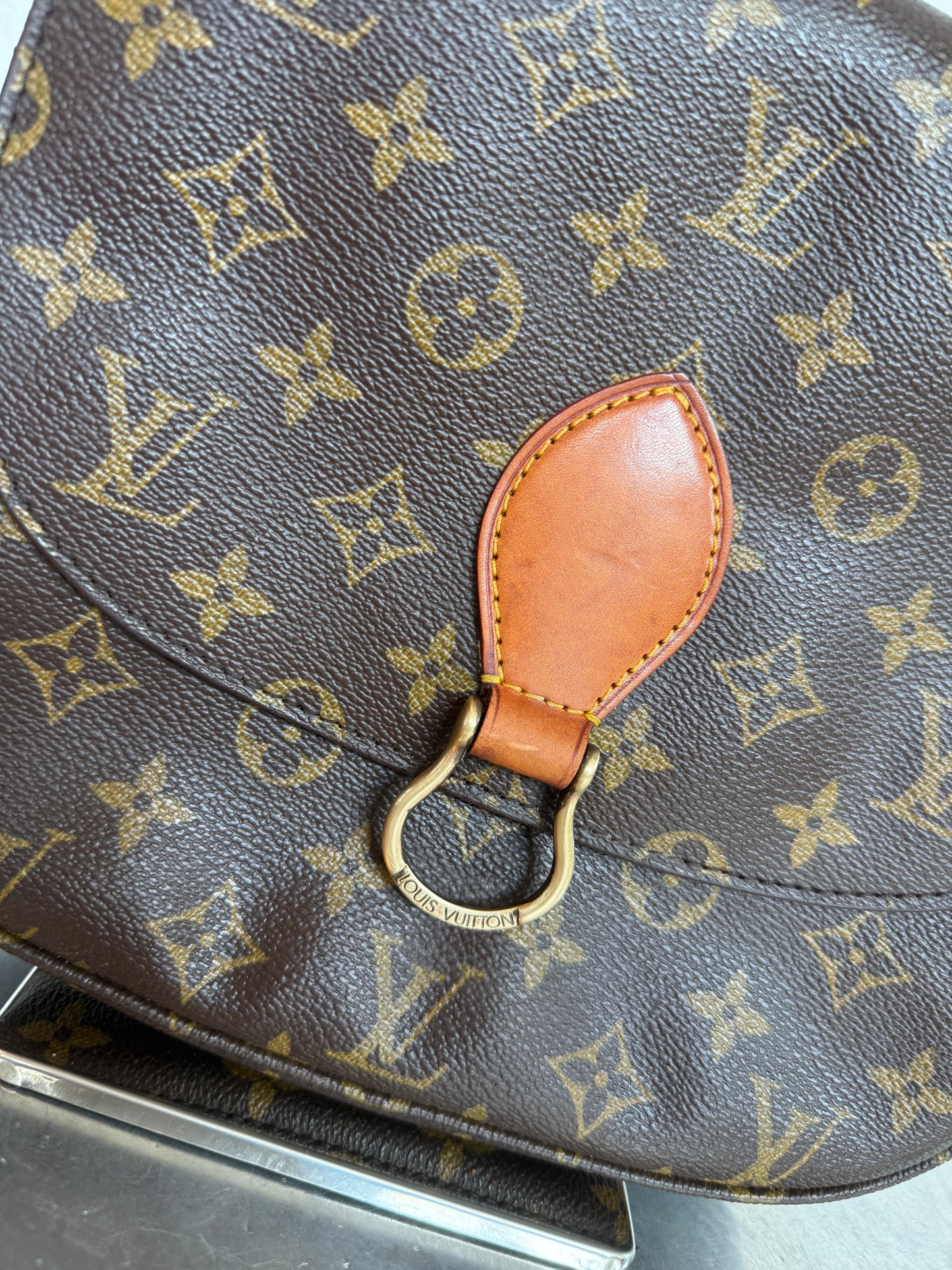 Pre-owned Authentic Louis Vuitton Saint Cloud GM Monogram Crossbody Bag