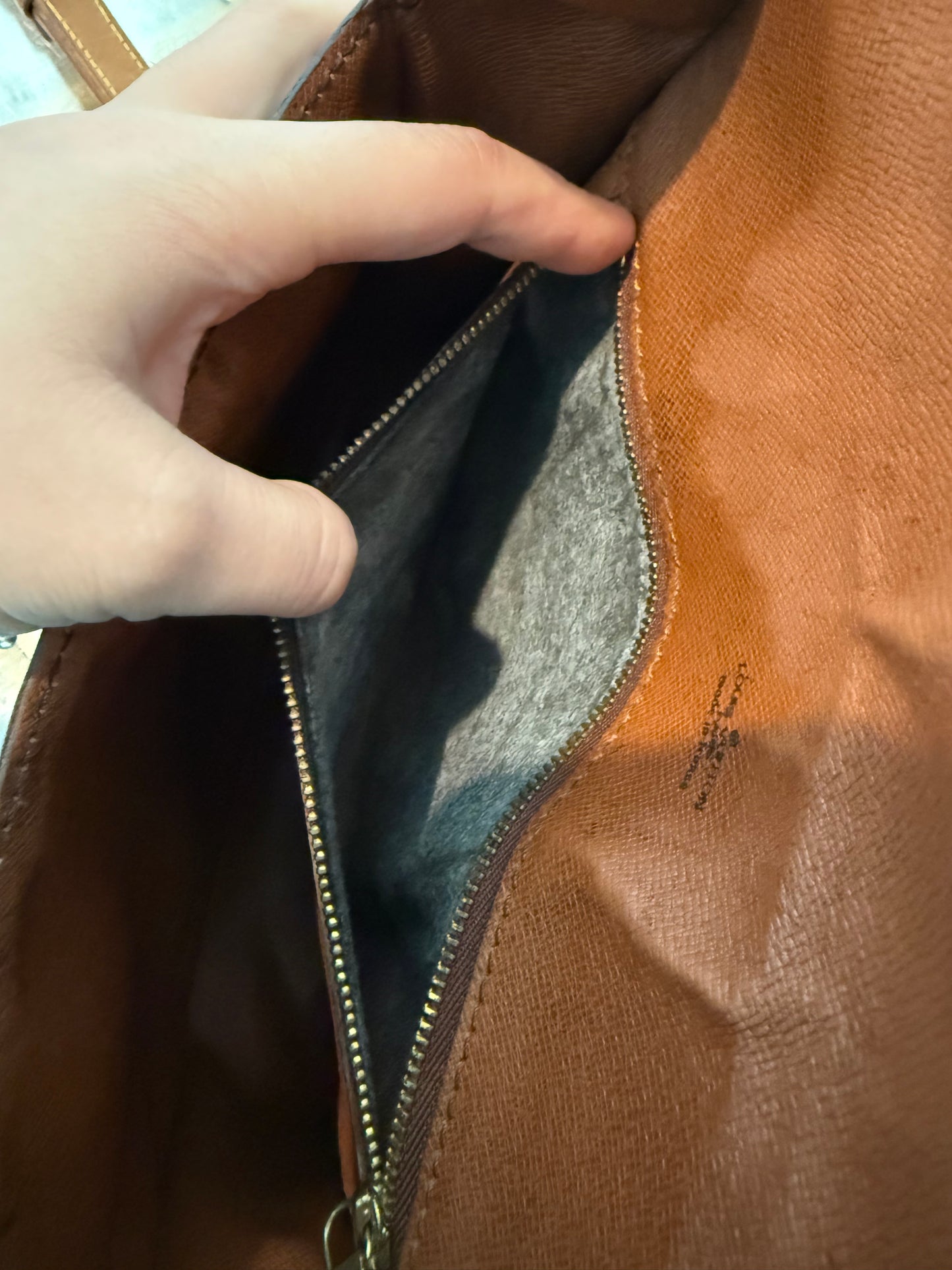 Pre-owned Authentic Louis Vuitton Saint Cloud GM Monogram Crossbody Bag