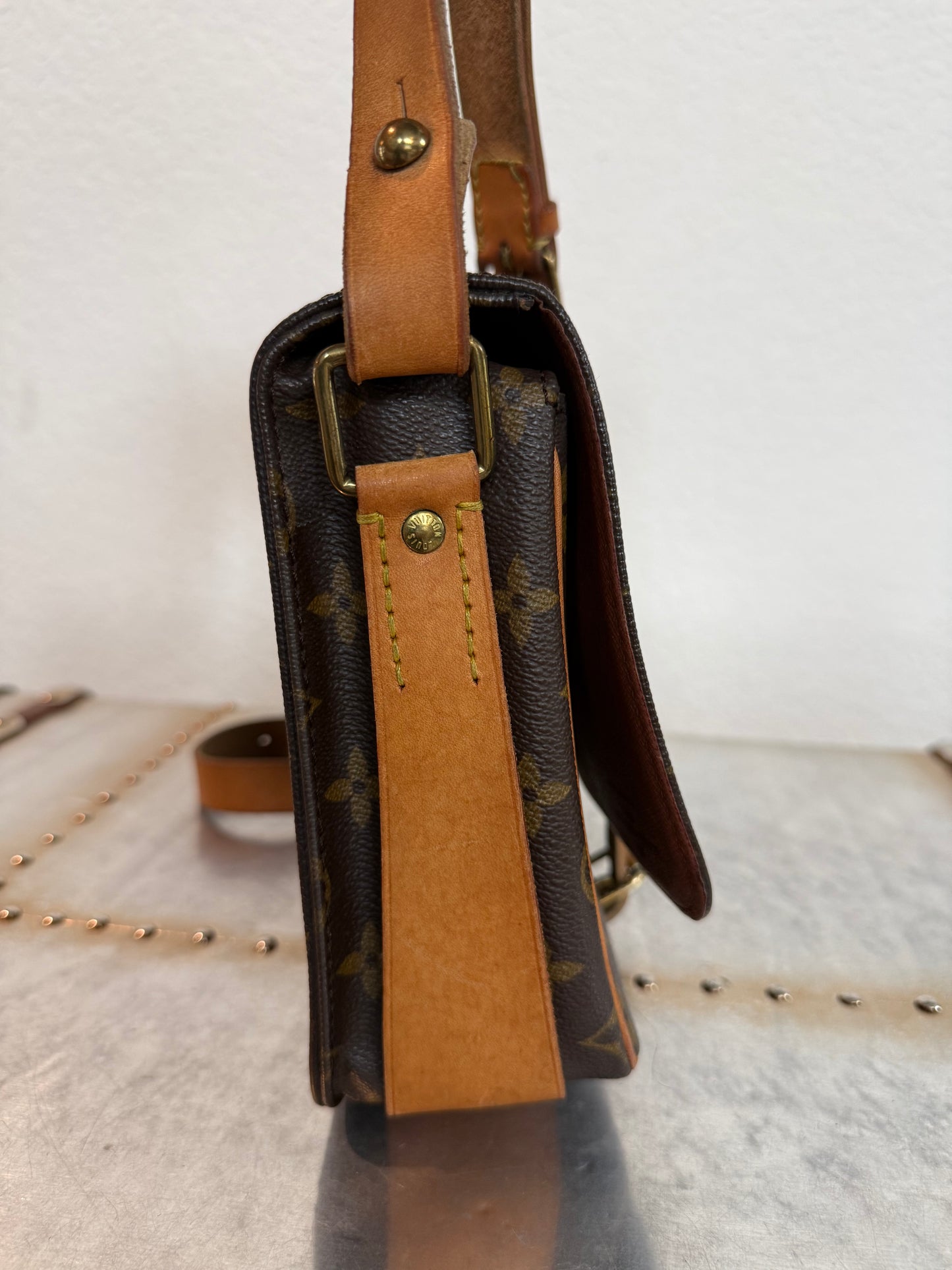 Pre-owned Louis Vuitton Cartouchiere MM Monogram Shoulder / Crossbody Bag