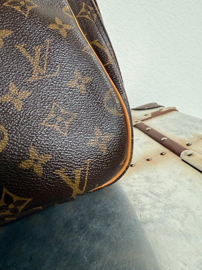 Pre-owned Authentic Louis Vuitton Excursion Monogram Handbag