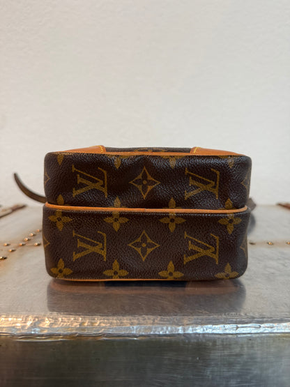 Pre-owned Authentic Louis Vuitton Amazon Monogram Crossbody Bag