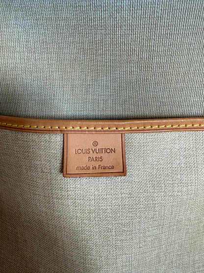 Pre-owned Authentic Louis Vuitton Excursion Monogram Handbag