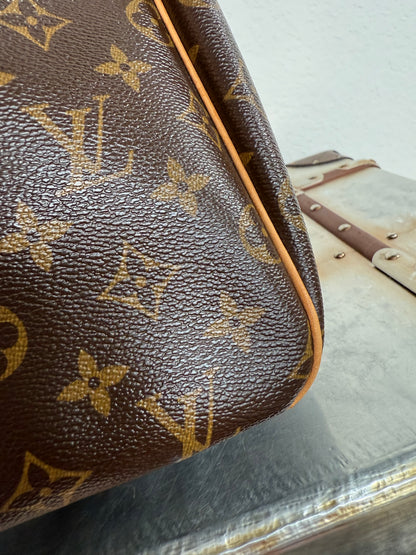 Pre-owned Authentic Louis Vuitton Excursion Monogram Handbag