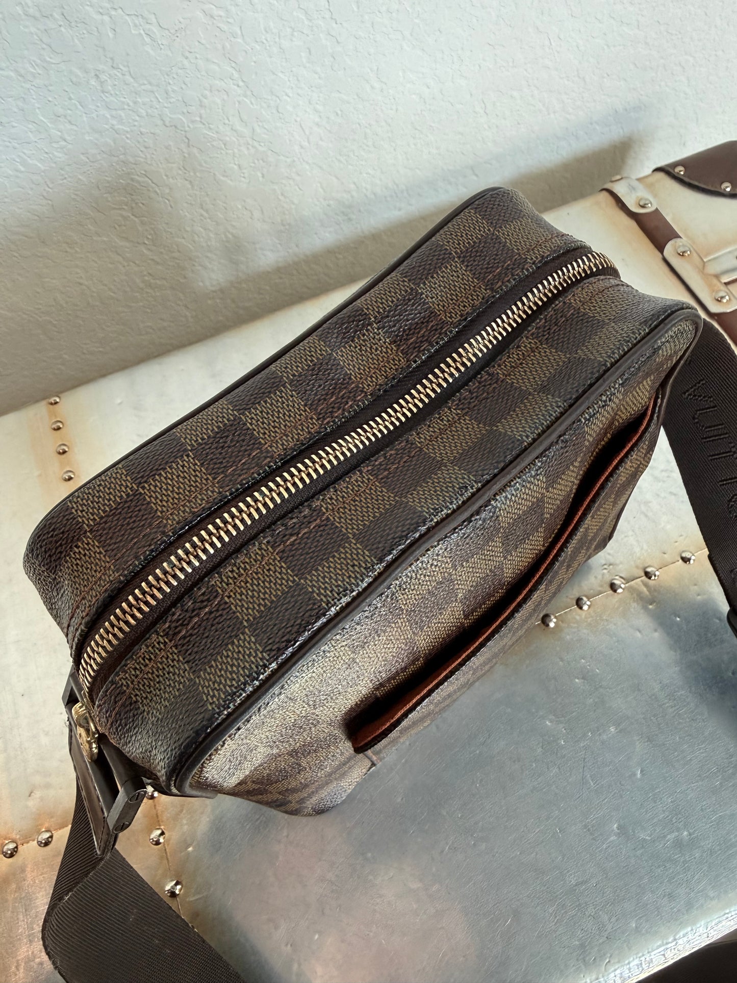Pre-owned Authentic Louis Vuitton Olav PM  Damier Ebene Crossbody Bag