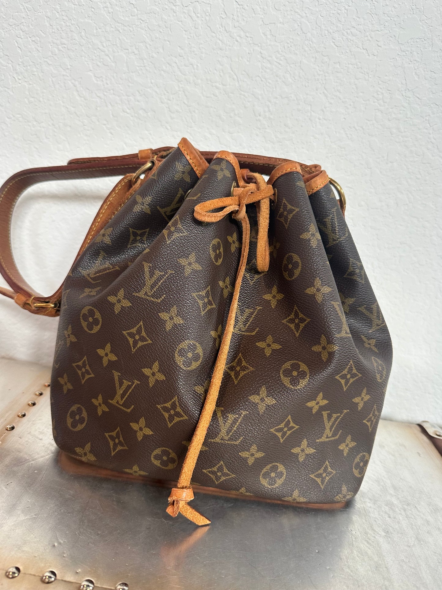 Pre-owned Authentic Louis Vuitton Petite Noe Monogram 
Shoulder Bag