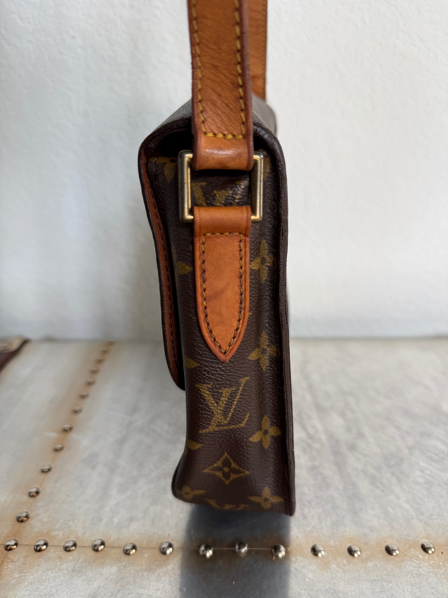 Pre-owned Authentic Louis Vuitton Saint Cloud GM Monogram Crossbody Bag