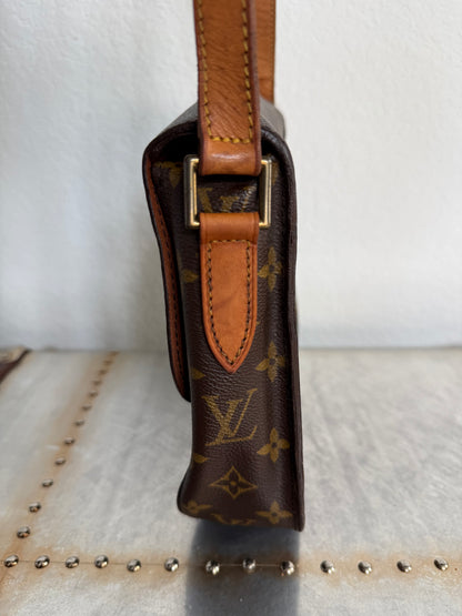 Pre-owned Authentic Louis Vuitton Saint Cloud GM Monogram Crossbody Bag