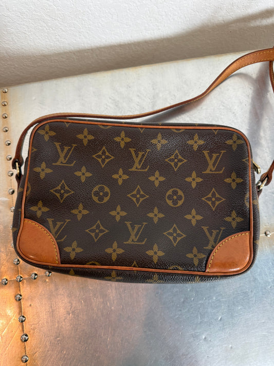 Pre-owned Authentic Louis Vuitton Trocadero 27 Monogram Crossbody Bag
