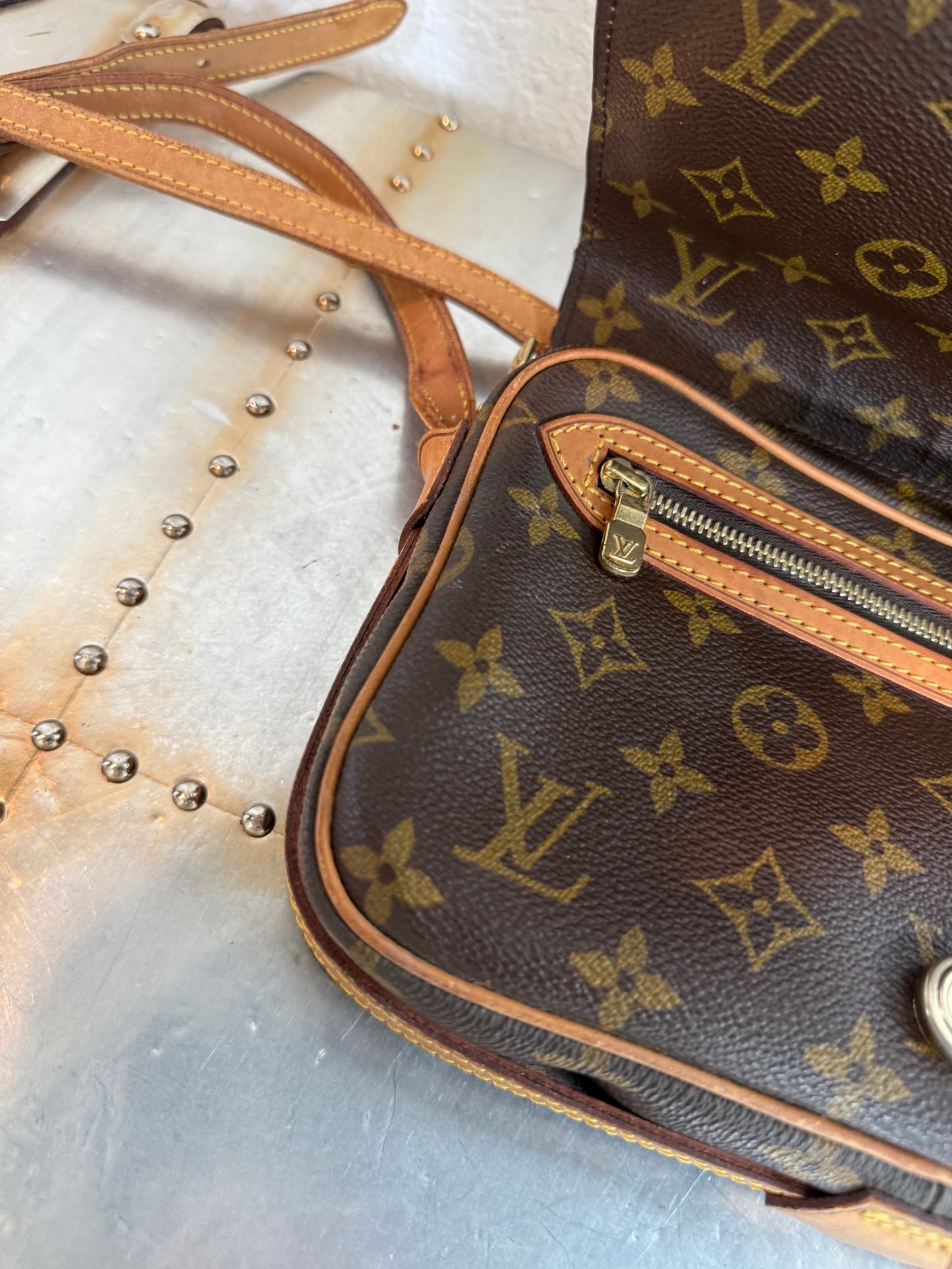 Pre-owned Louis Vuitton Saint Germain 24 Monogram Crossbody / Shoulder Bag