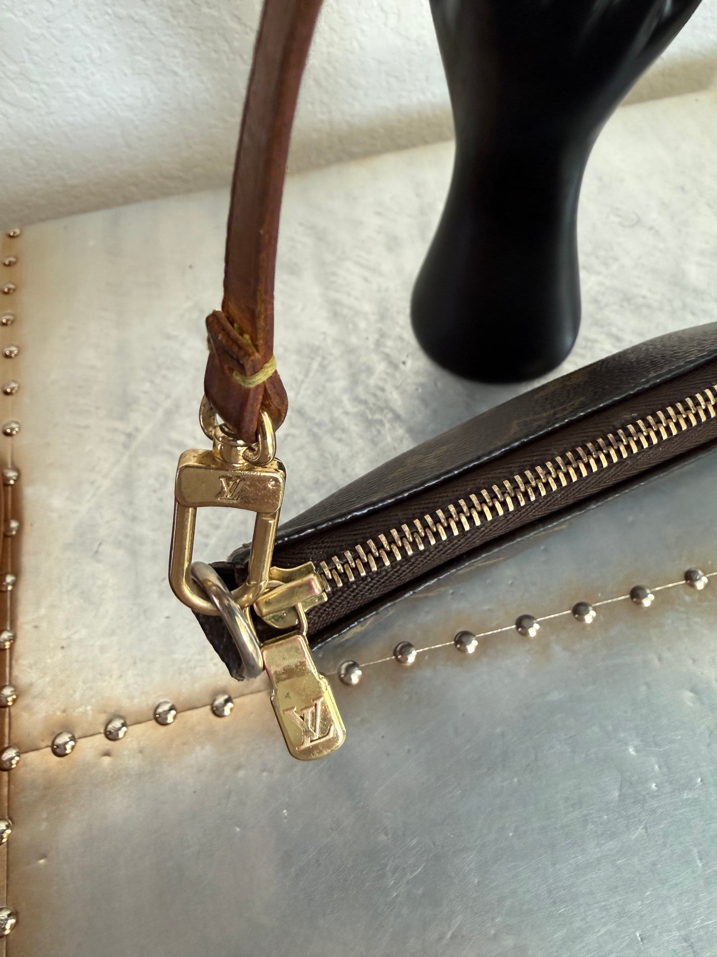 Pre-owned Authentic Louis Vuitton Pochette Accessoires Monogram Shoulder / Handbag