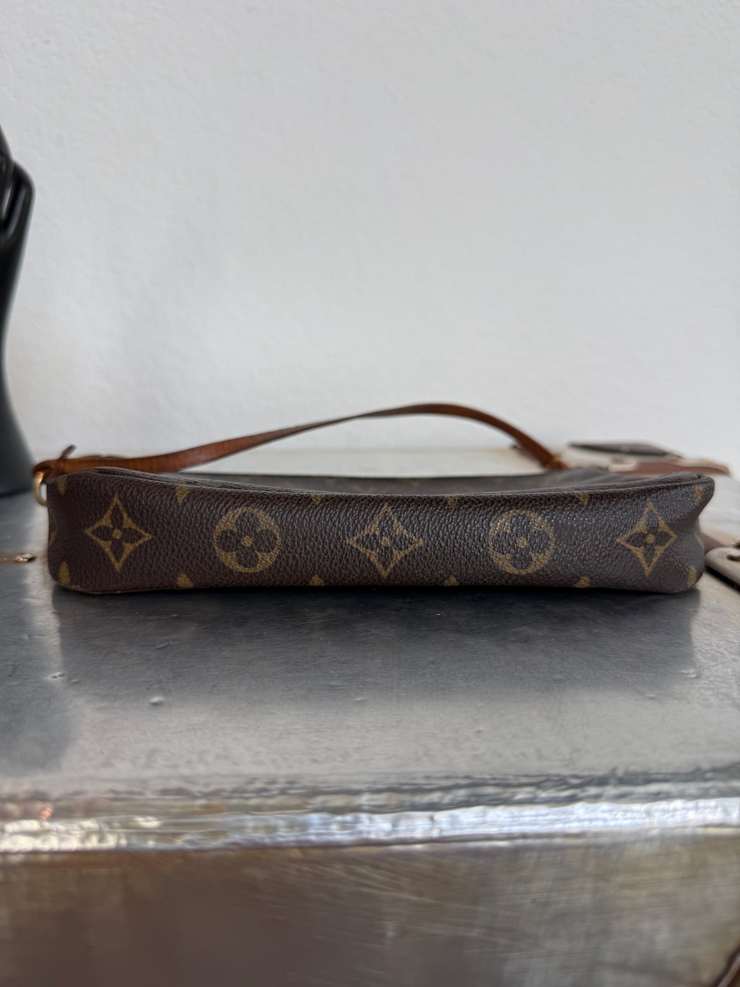 Pre-owned Authentic Louis Vuitton Pochette Accessoires Monogram Shoulder / Handbag