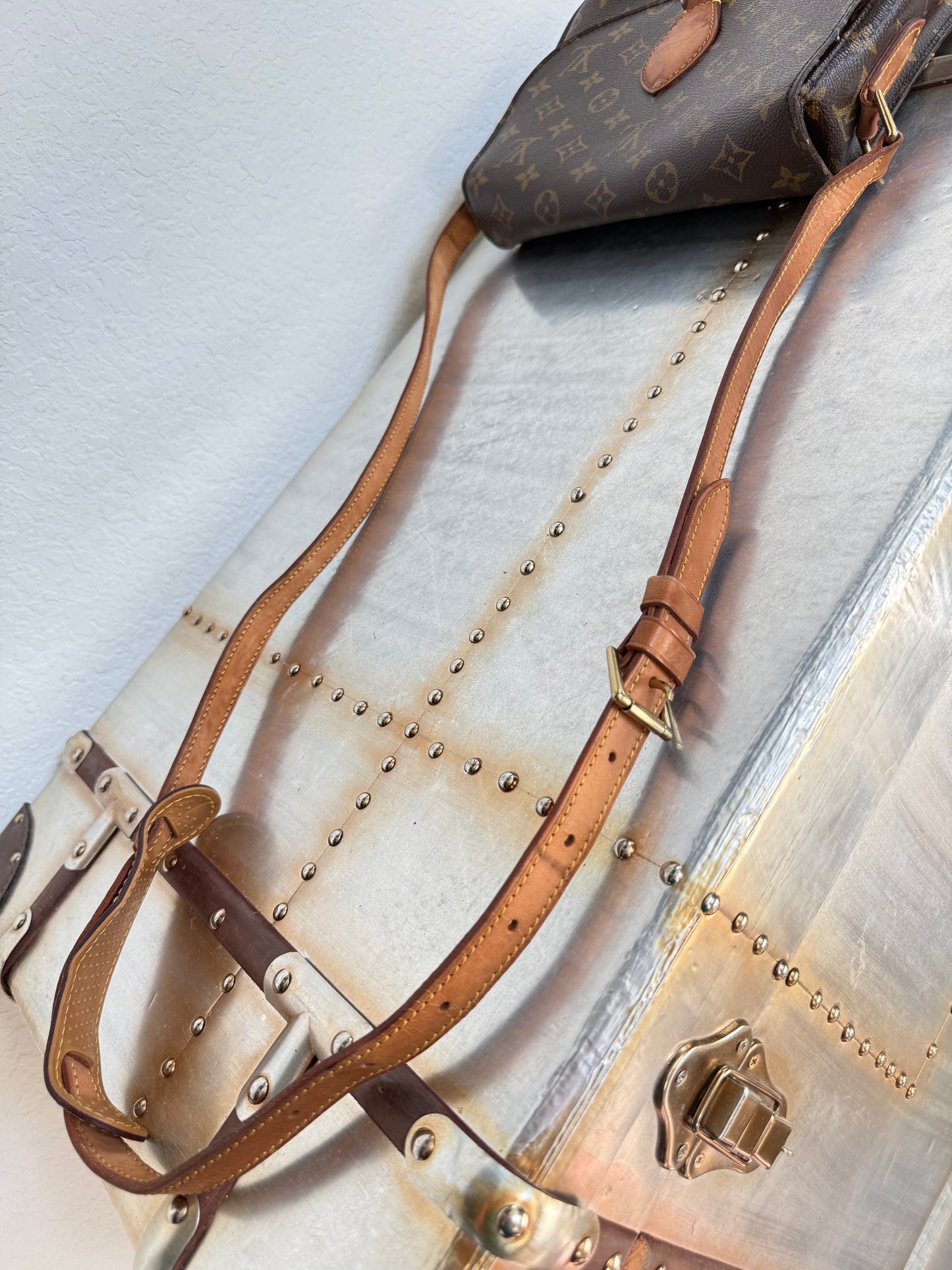 Pre-owned Authentic Louis Vuitton Saint Cloud GM Monogram Crossbody Bag