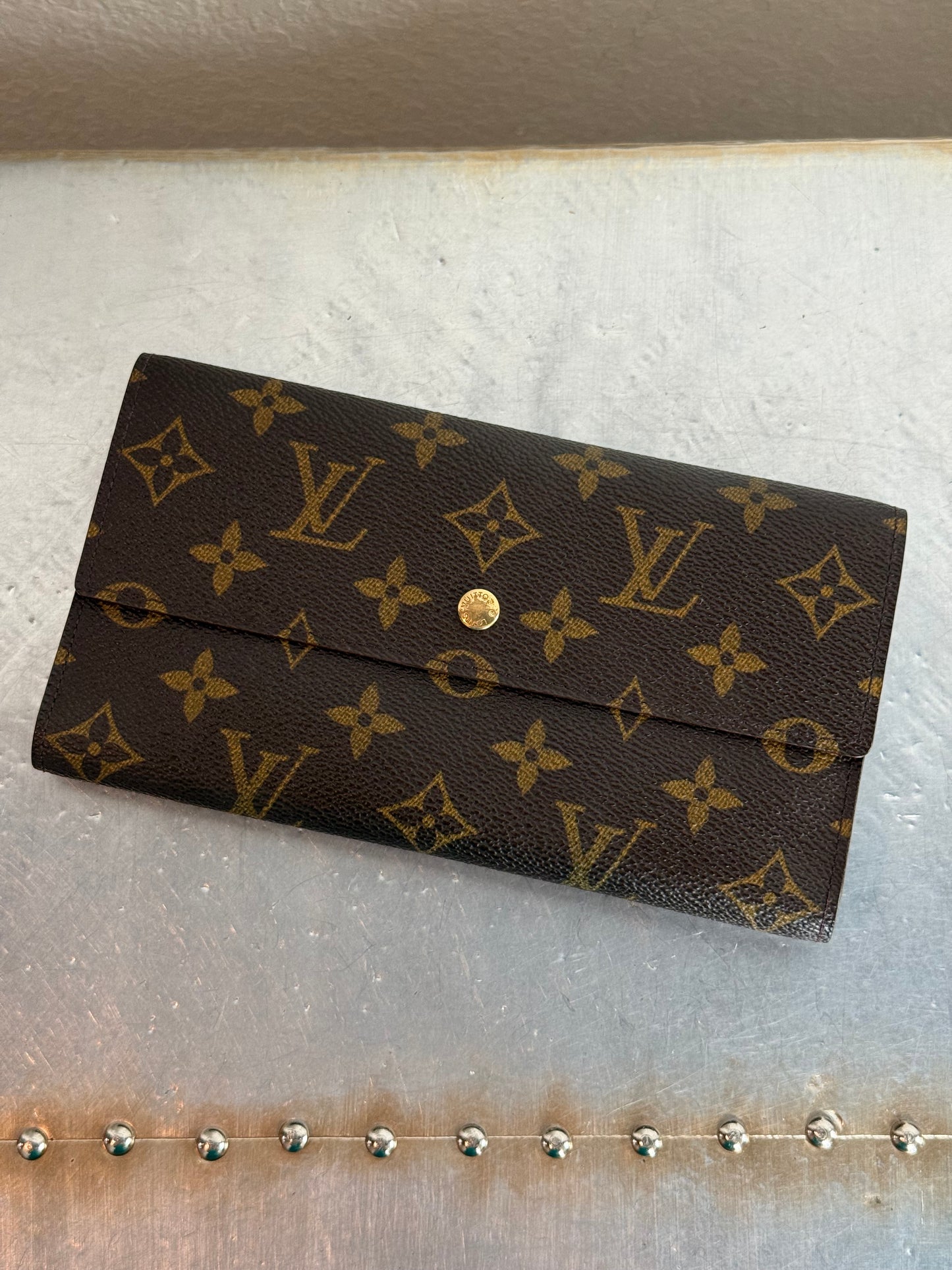 Pre-owned Authentic Louis Vuitton Portefeuille  International Monogram Wallet