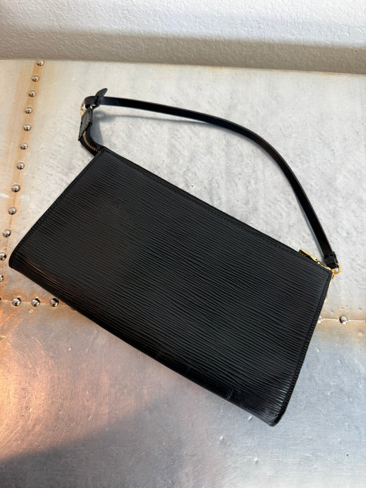 Pre-owned Louis Vuitton Pochette Accessoires Epi Shoulder / Handbag
