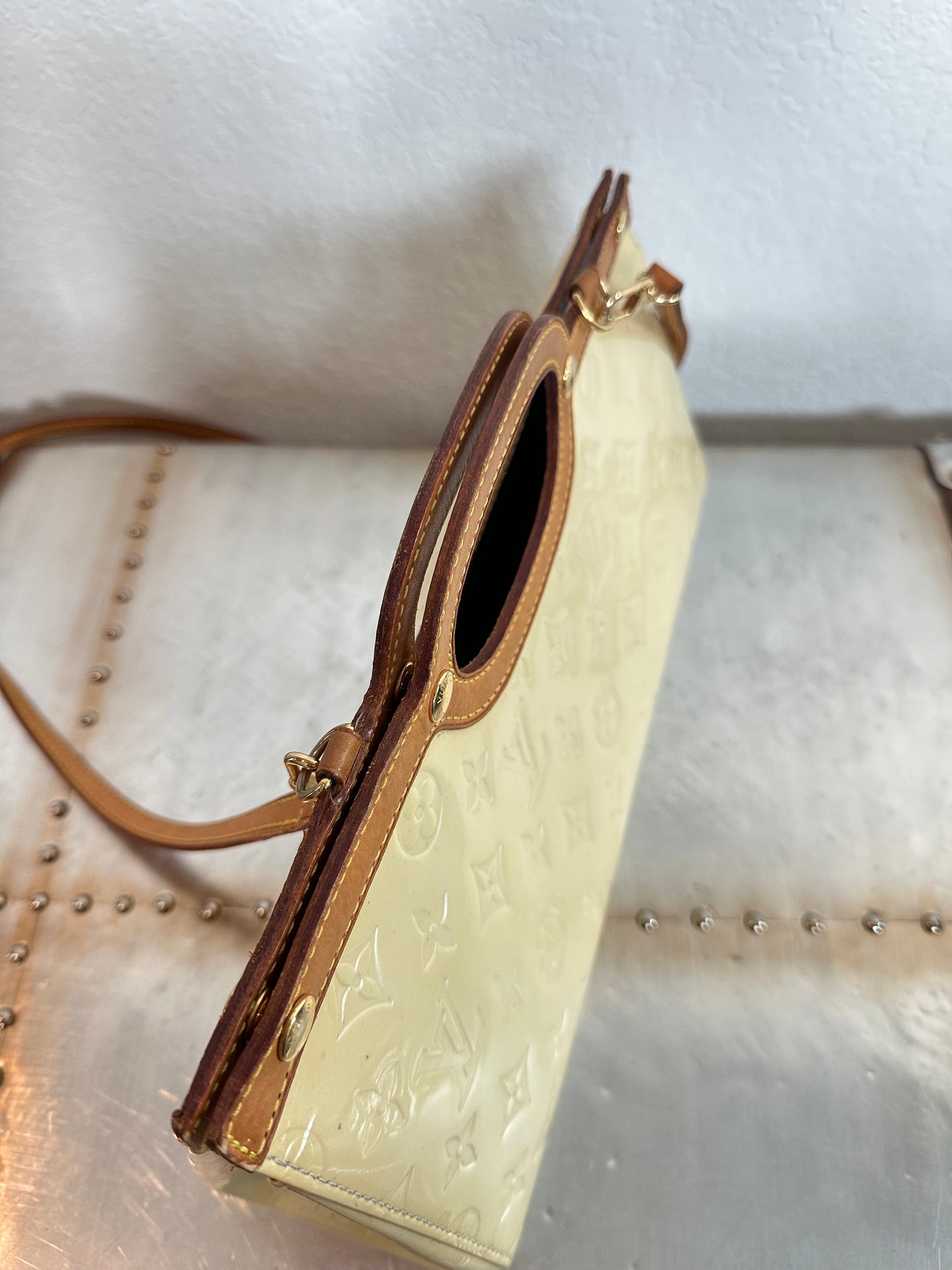 Pre-owned Authentic Louis Vuitton Vernis Roxbury Drive Handbag (Crossbody Bag)