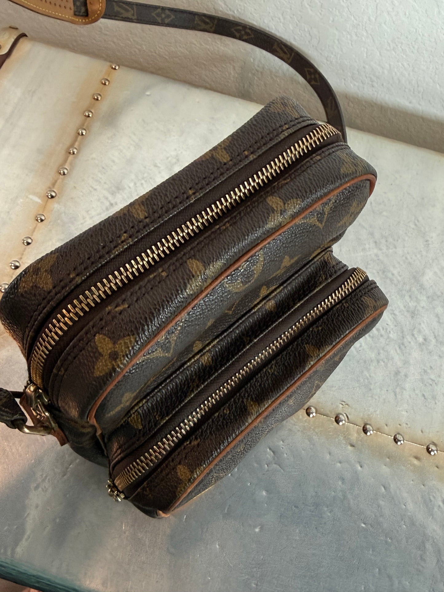Pre-owned Authentic Louis Vuitton Amazon Monogram Crossbody Bag