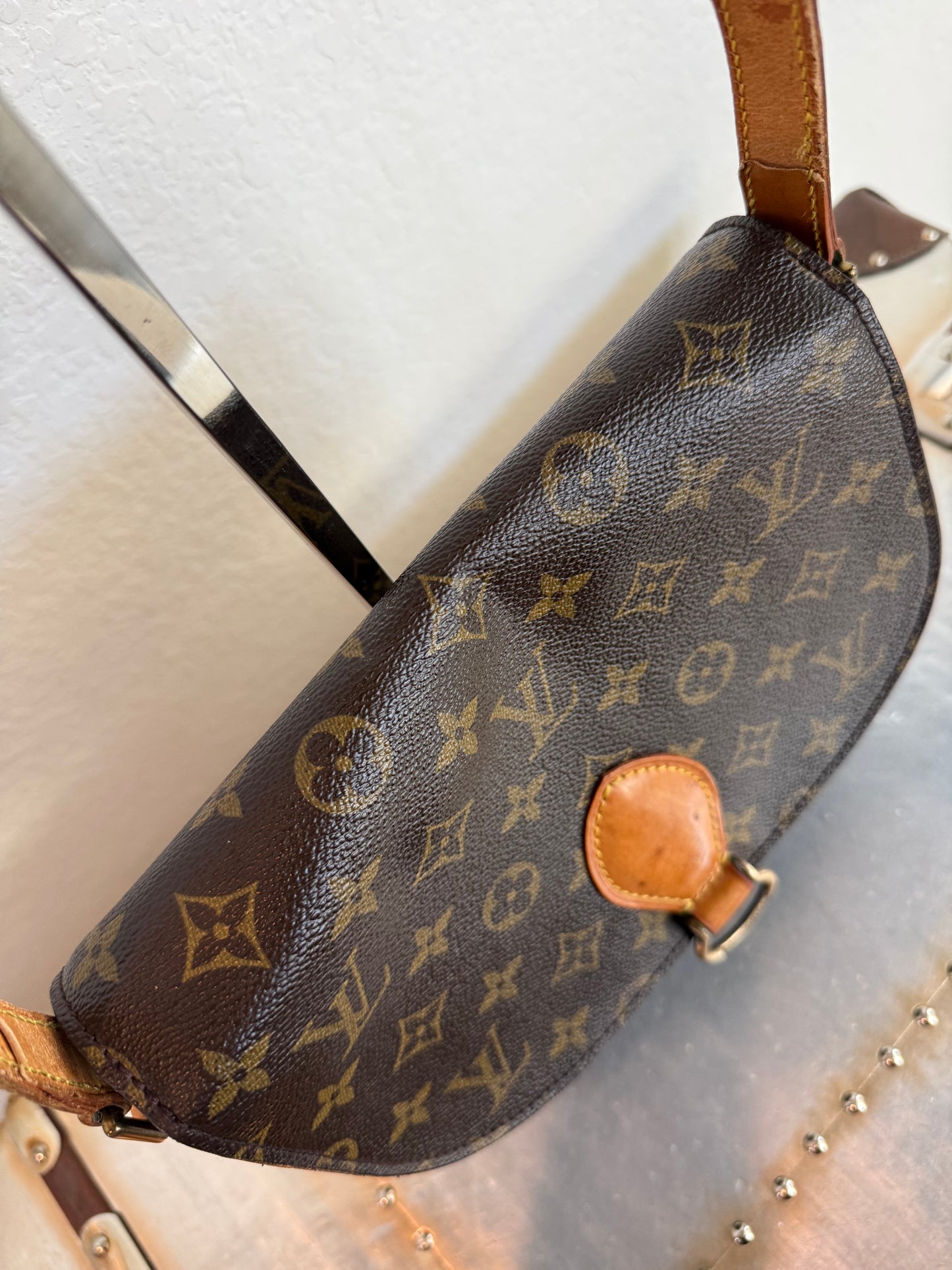 Pre-owned Authentic Louis Vuitton Saint Cloud GM Monogram Crossbody Bag