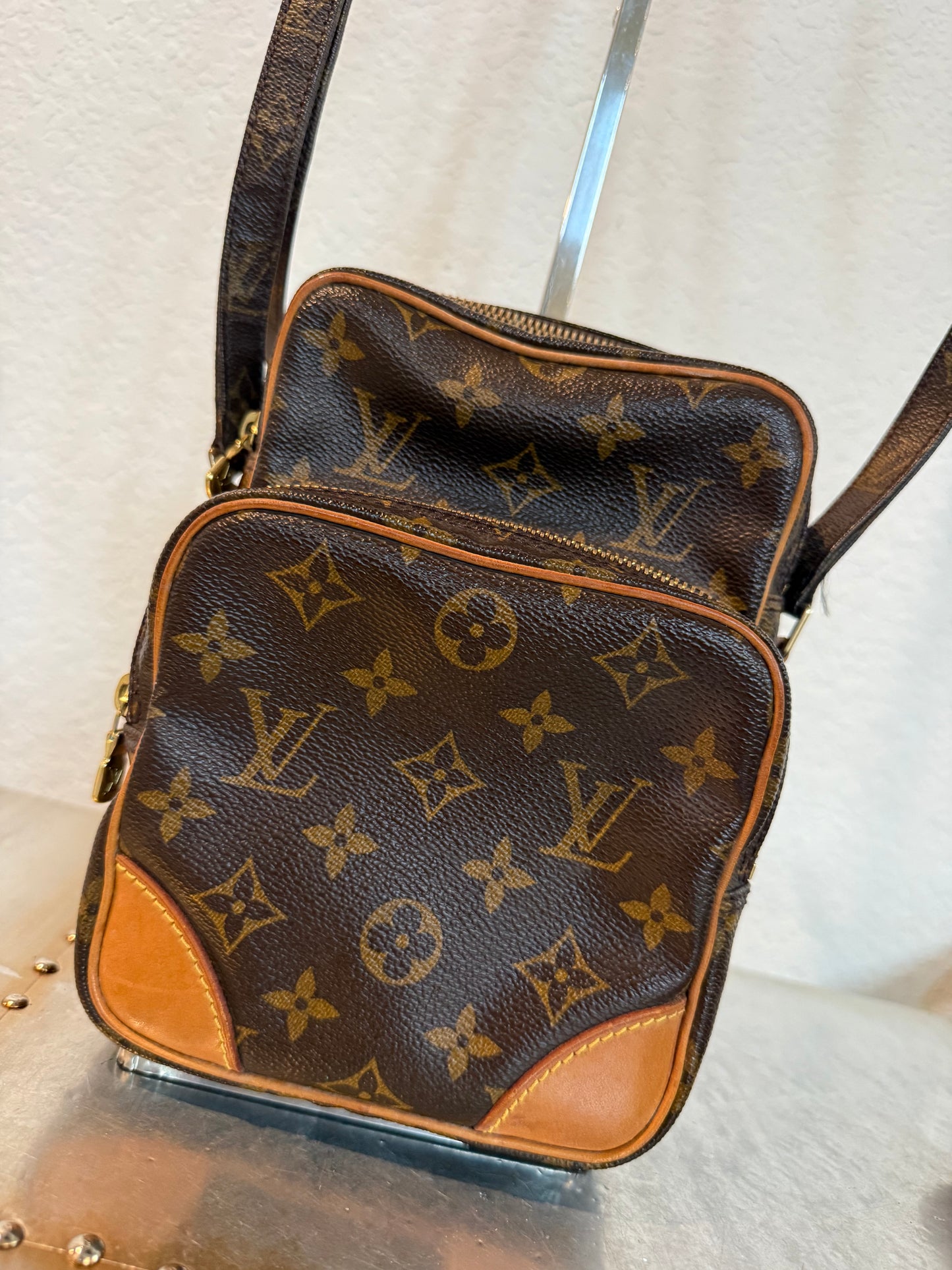 Pre-owned Authentic Louis Vuitton Amazon Monogram Crossbody Bag