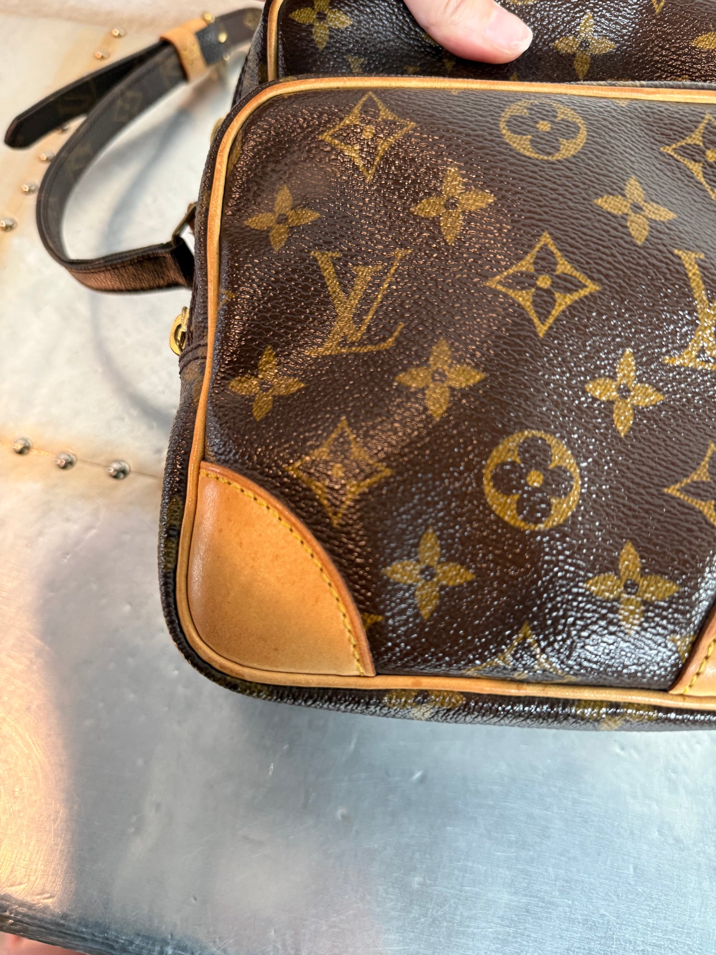 Pre-owned Authentic Louis Vuitton Amazon Monogram Crossbody Bag