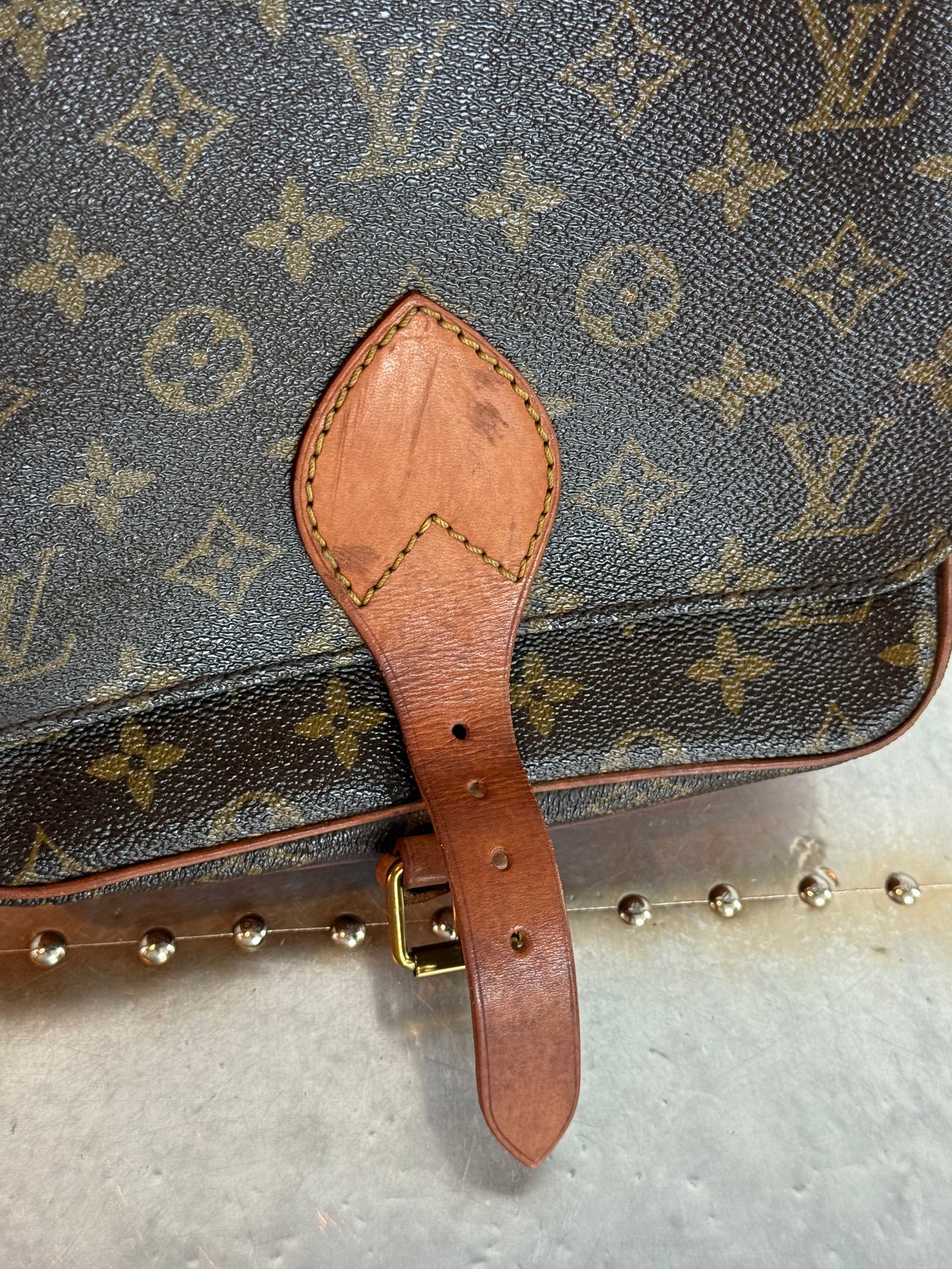 Pre-owned Louis Vuitton Cartouchiere MM Monogram Shoulder / Crossbody Bag