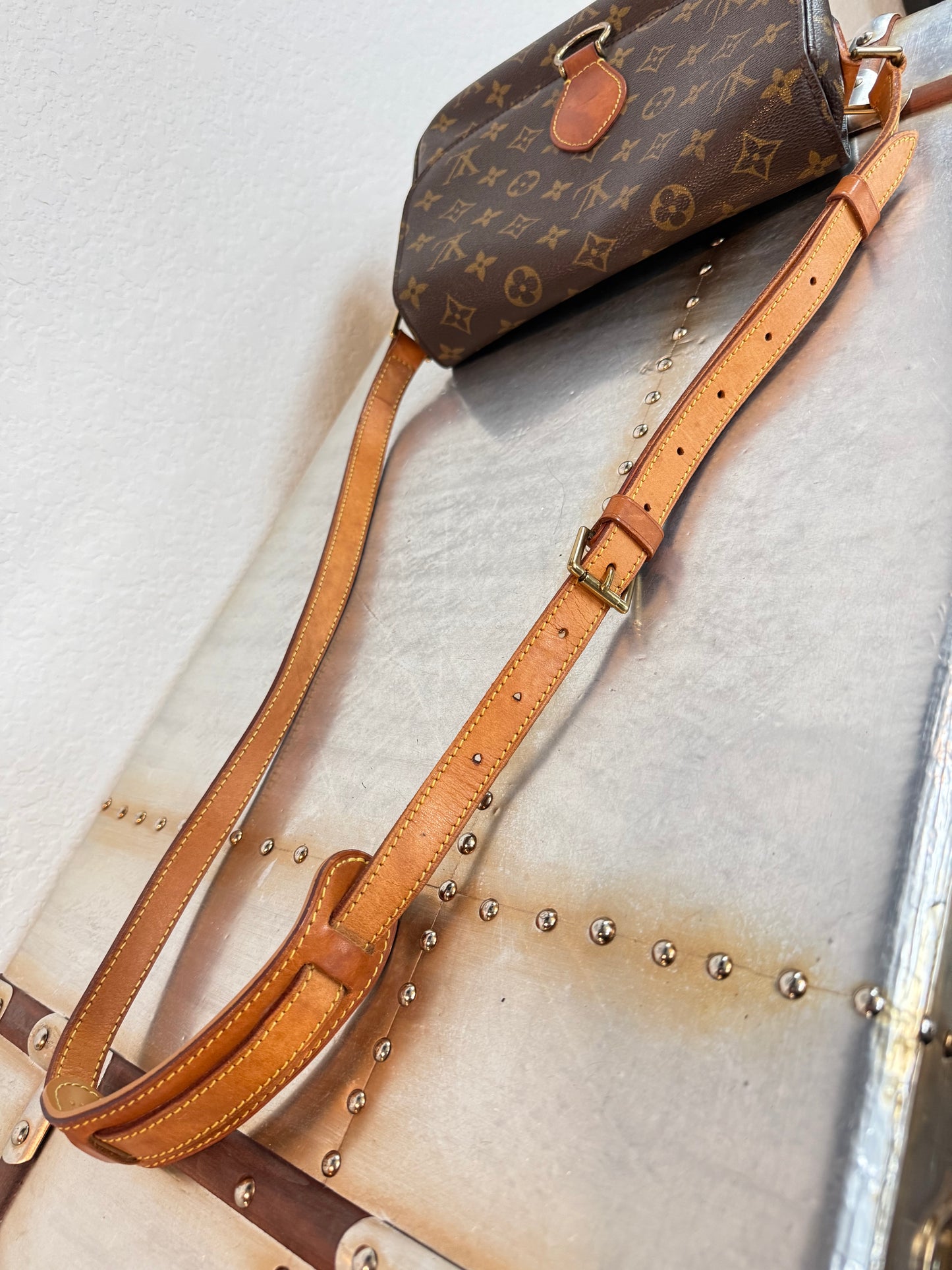 Pre-owned Authentic Louis Vuitton Saint Cloud GM Monogram Crossbody Bag