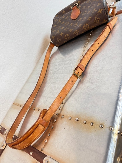 Pre-owned Authentic Louis Vuitton Saint Cloud GM Monogram Crossbody Bag