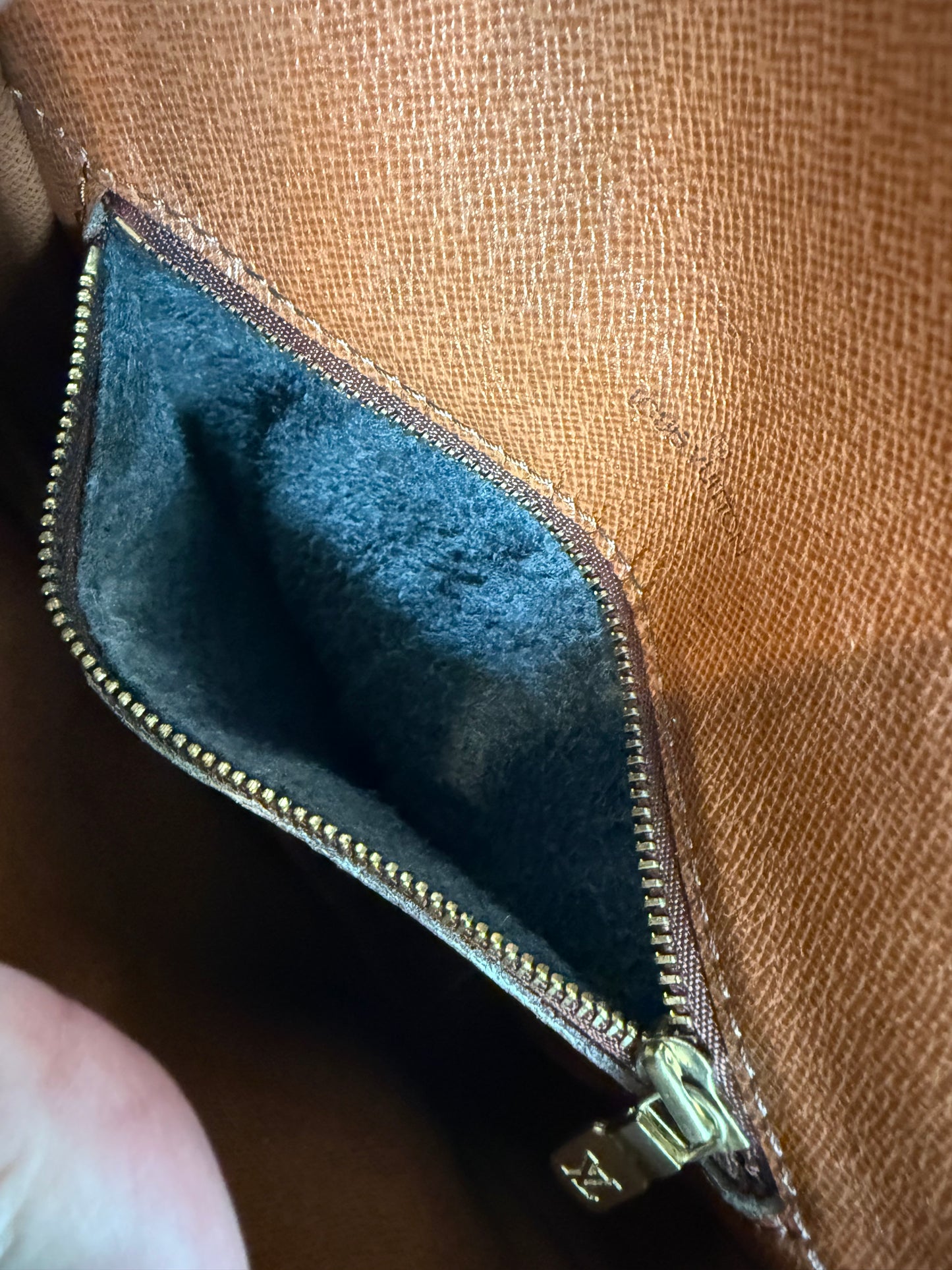 Pre-owned Authentic Louis Vuitton Chantilly PM Monogram Crossbody Bag