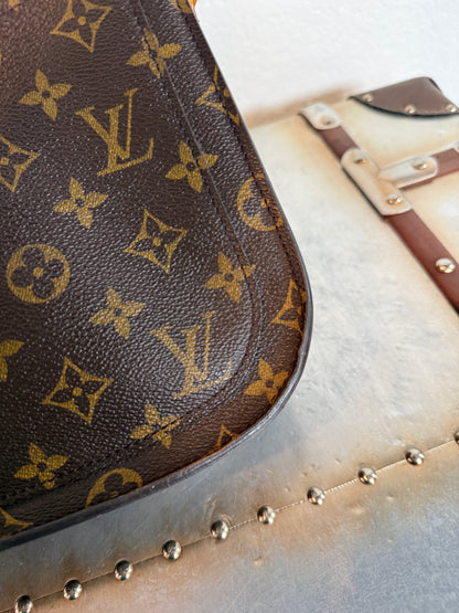 Pre-owned Authentic Louis Vuitton Saint Cloud GM Monogram Crossbody Bag