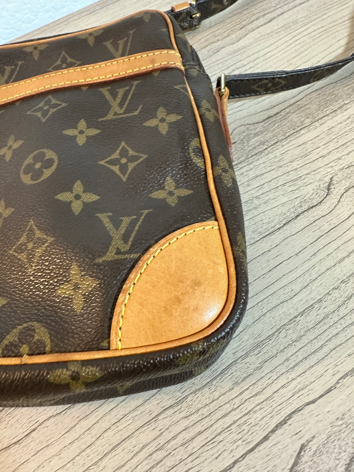 Pre-owned Authentic Louis Vuitton Danube Monogram Crossbody Bag