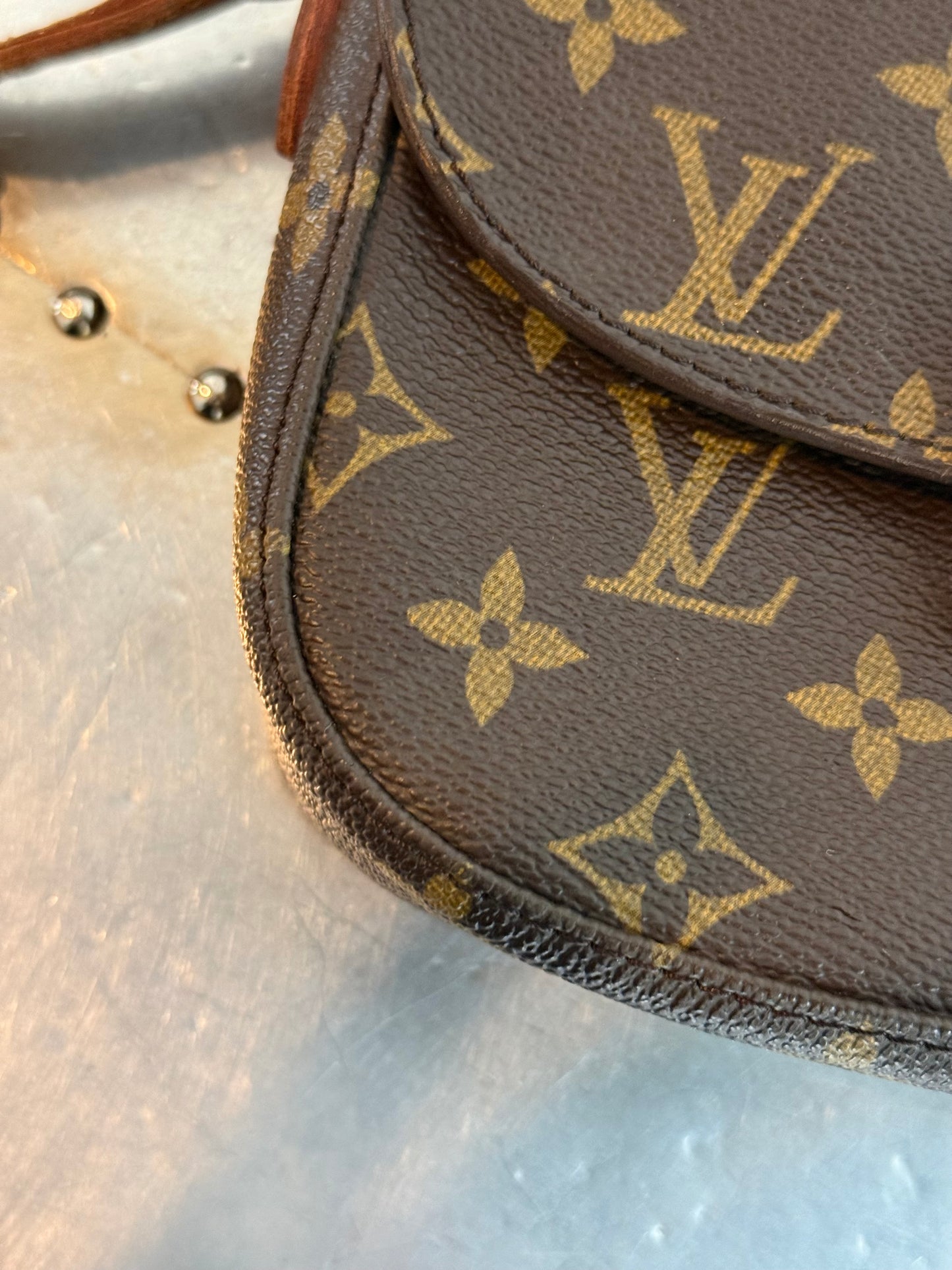 Pre-owned Authentic Louis Vuitton Saint Cloud PM Monogram Crossbody Bag