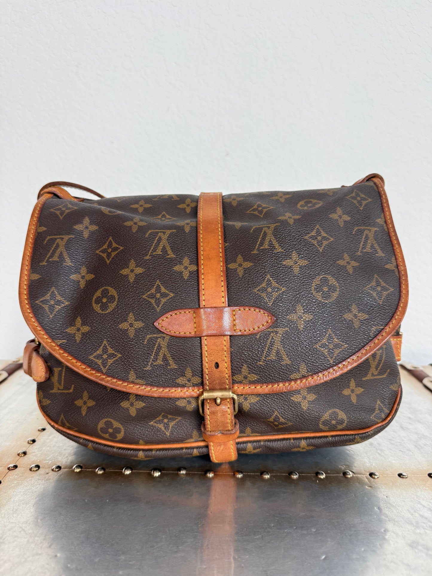 Pre-owned Authentic Louis Vuitton Saumur 30 Monogram Crossbody Bag