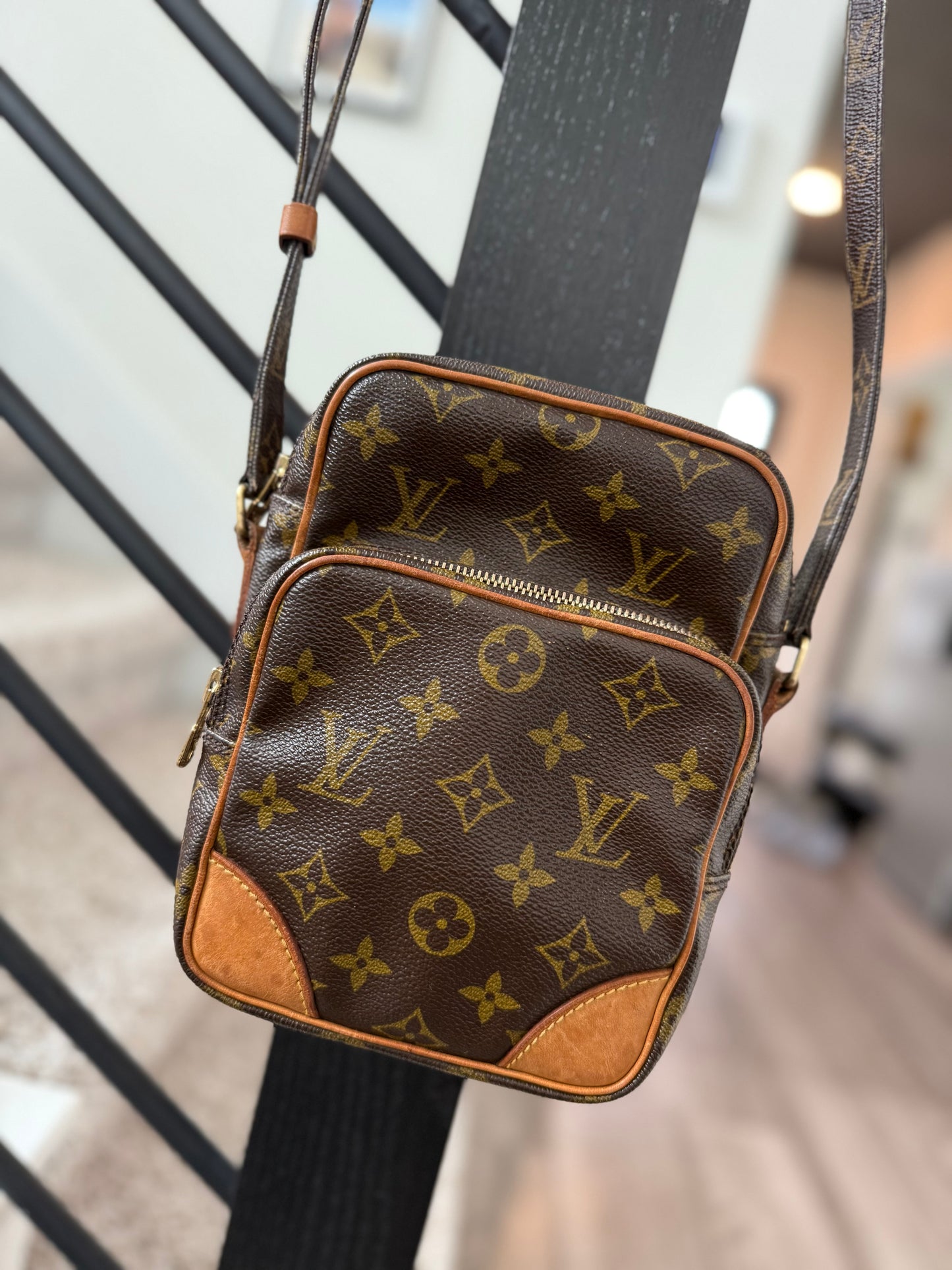Pre-owned Authentic Louis Vuitton Amazon Monogram Crossbody Bag