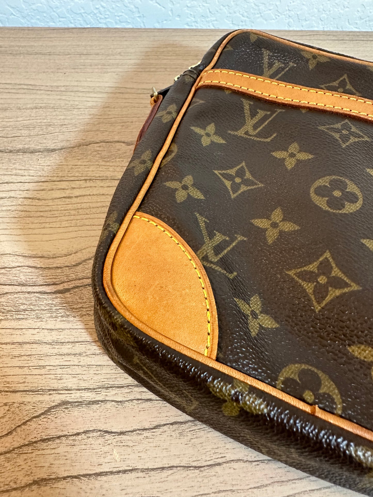 Pre-owned Authentic Louis Vuitton Danube Monogram Crossbody Bag