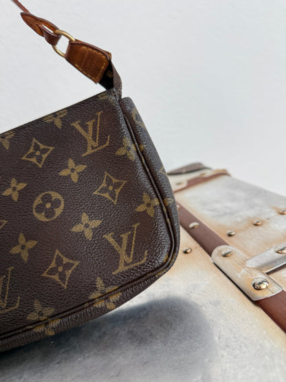 Pre-owned Authentic Louis Vuitton Pochette Accessoires Monogram Shoulder / Handbag