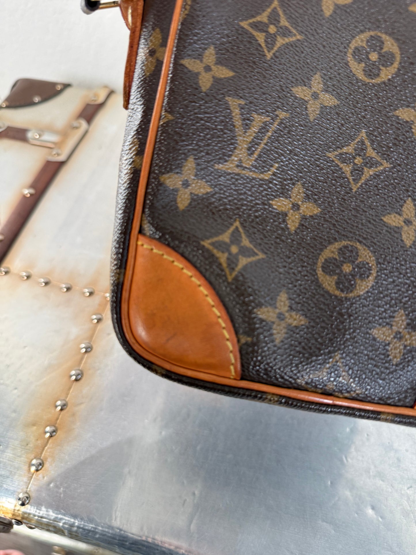 Pre-owned Authentic Louis Vuitton Amazon Monogram Crossbody Bag