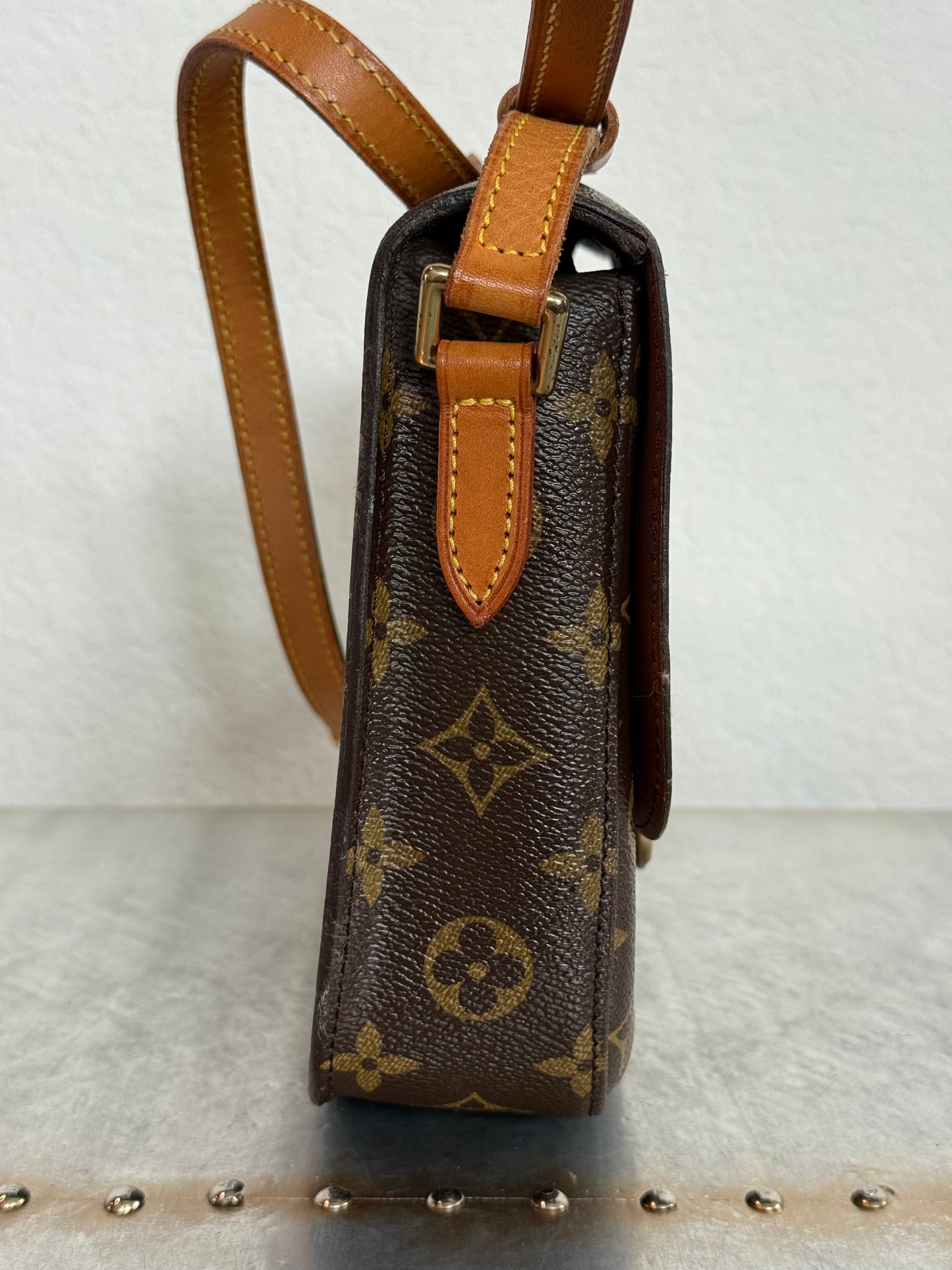 Pre-owned Authentic Louis Vuitton Saint Cloud MM Monogram Crossbody Bag