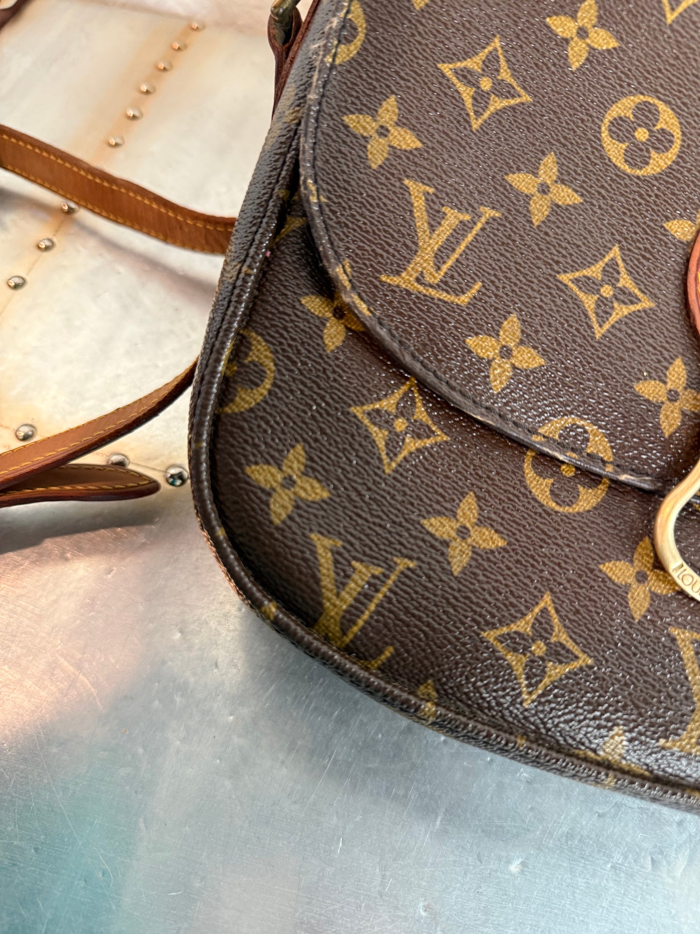 Pre-owned Authentic Louis Vuitton Saint Cloud GM Monogram Crossbody Bag