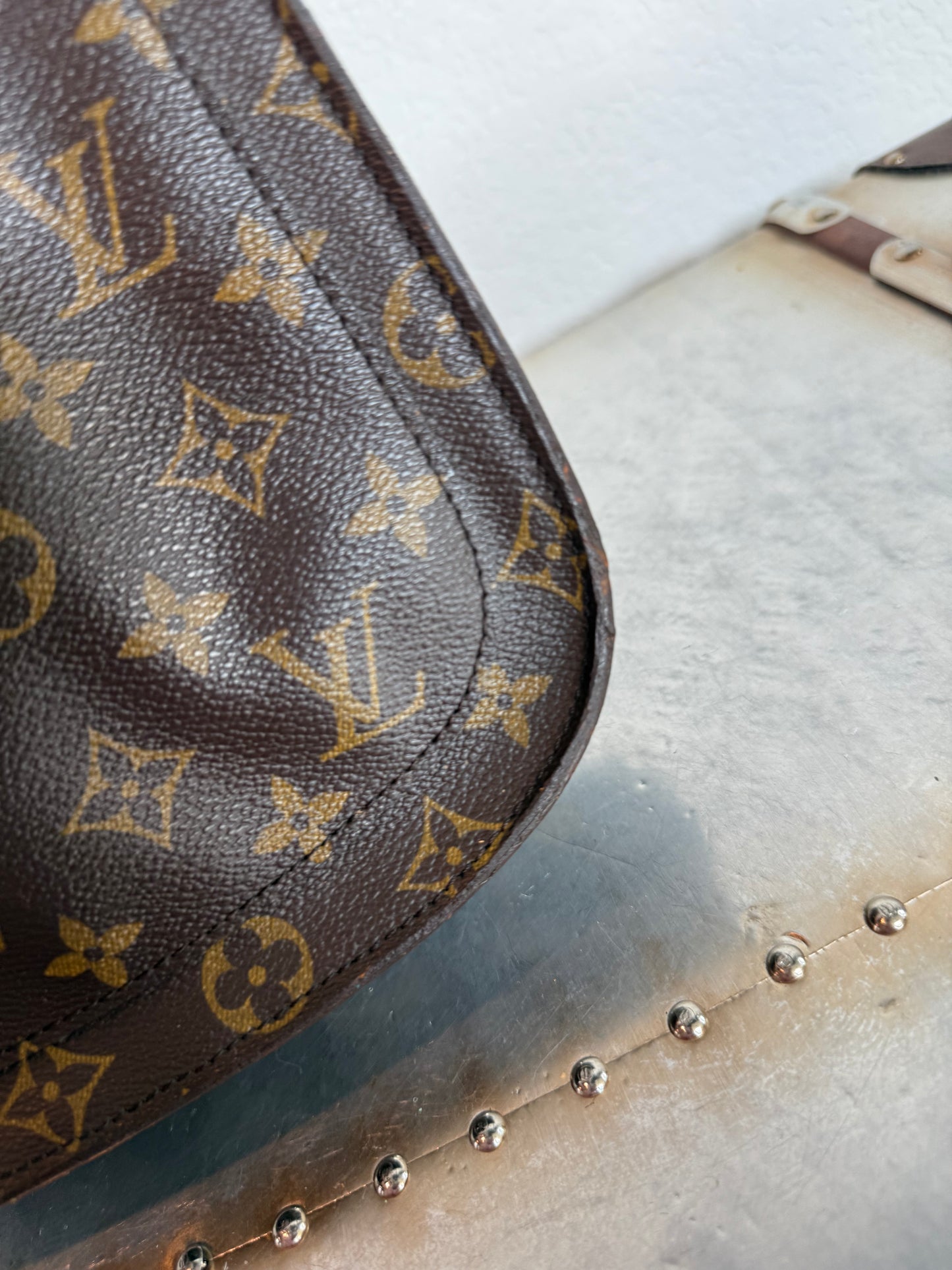 Pre-owned Authentic Louis Vuitton Saint Cloud GM Monogram Crossbody Bag