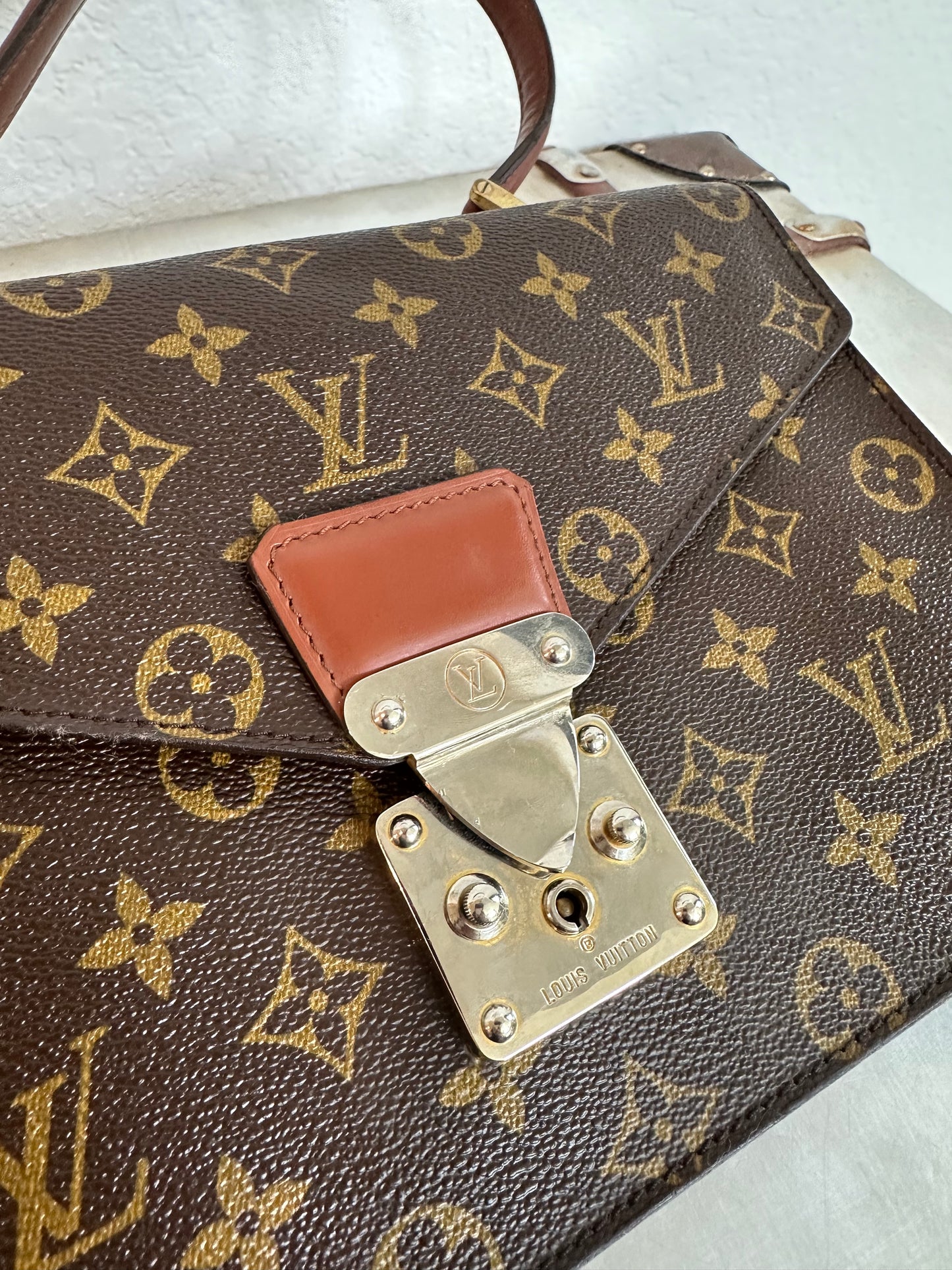 Pre-owned Authentic Louis Vuitton Concorde Monogram Handbag