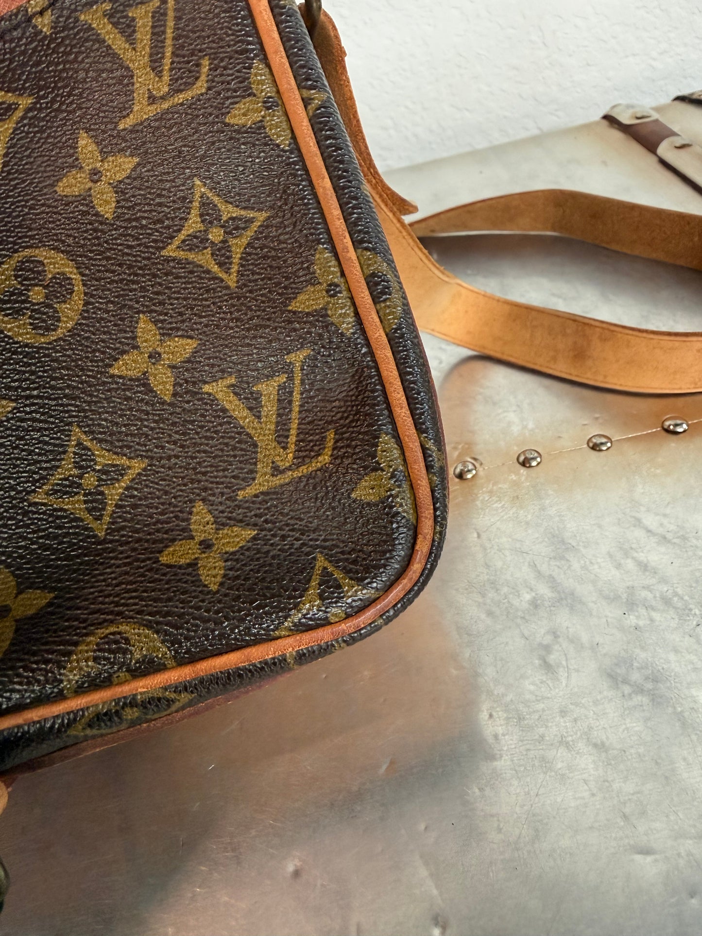 Pre-owned Louis Vuitton Cartouchiere MM Monogram Shoulder / Crossbody Bag