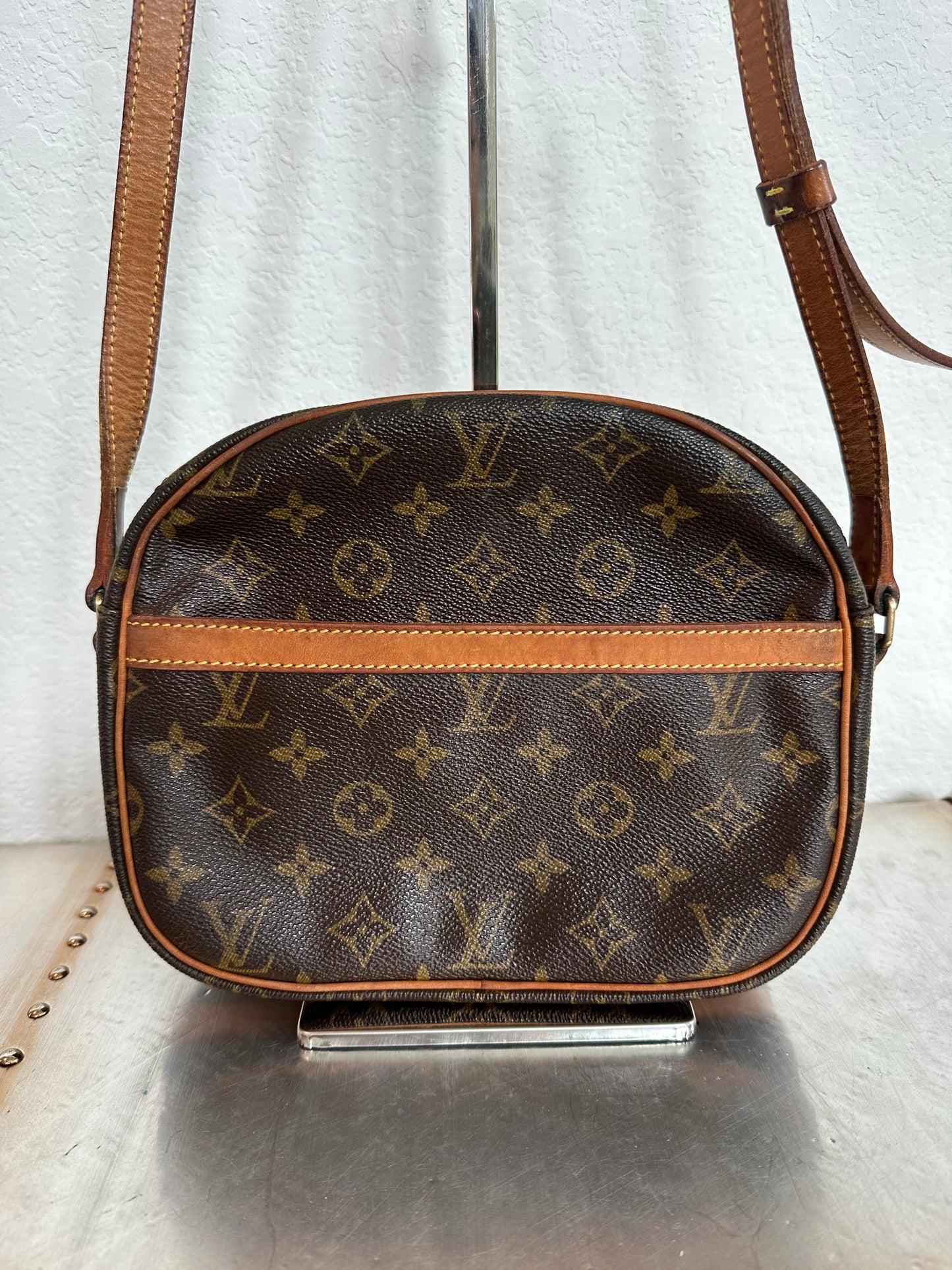 Pre-owned Authentic Louis Vuitton Senlis Monogram Crossbody Bag