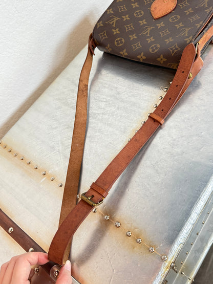 Pre-owned Louis Vuitton Cartouchiere MM Monogram Shoulder / Crossbody Bag