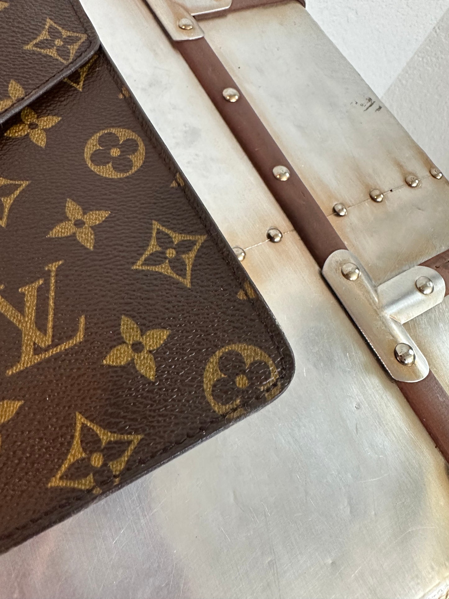 Pre-owned Authentic Louis Vuitton Concorde Monogram Handbag