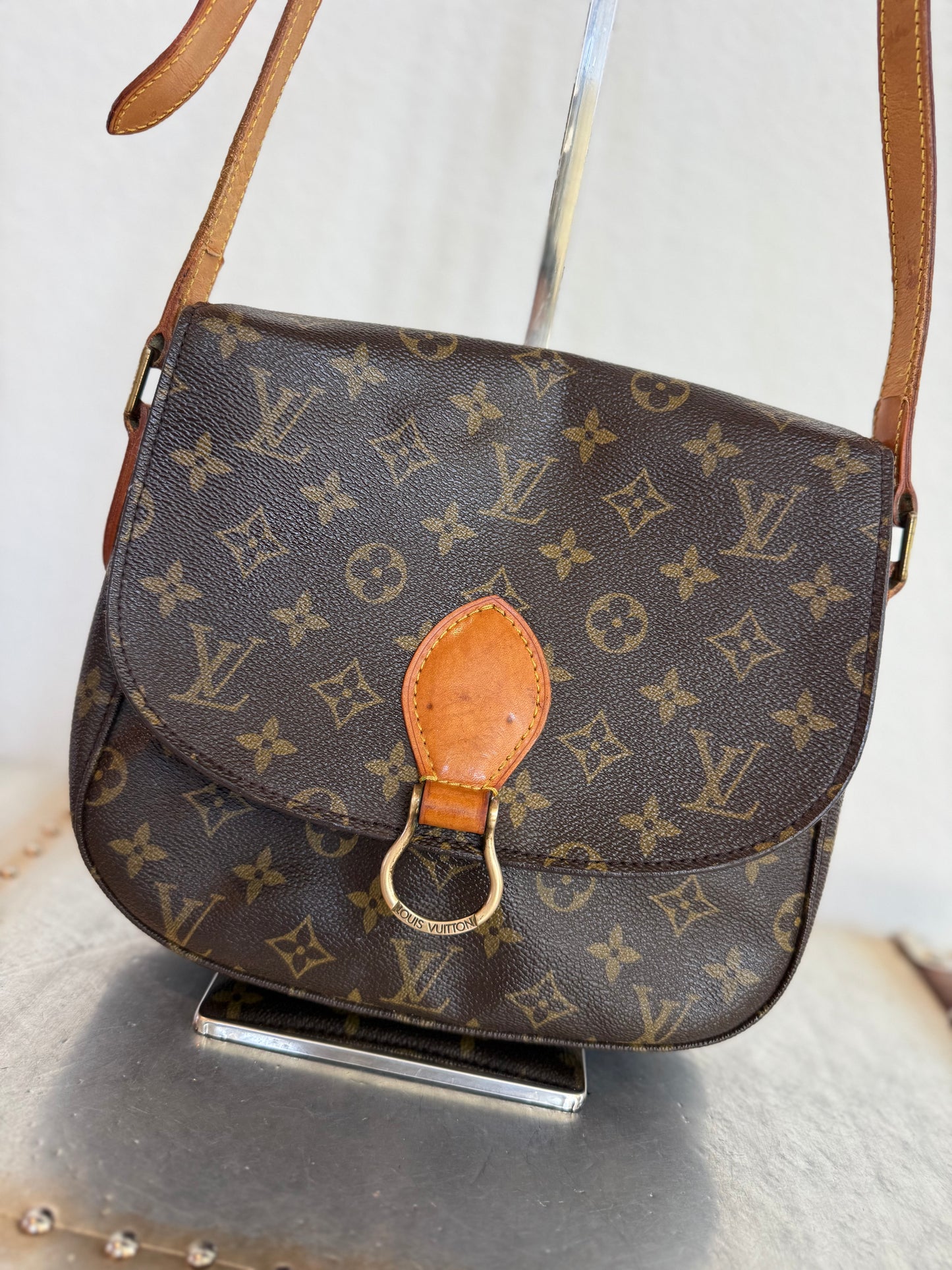 Pre-owned Authentic Louis Vuitton Saint Cloud GM Monogram Crossbody Bag