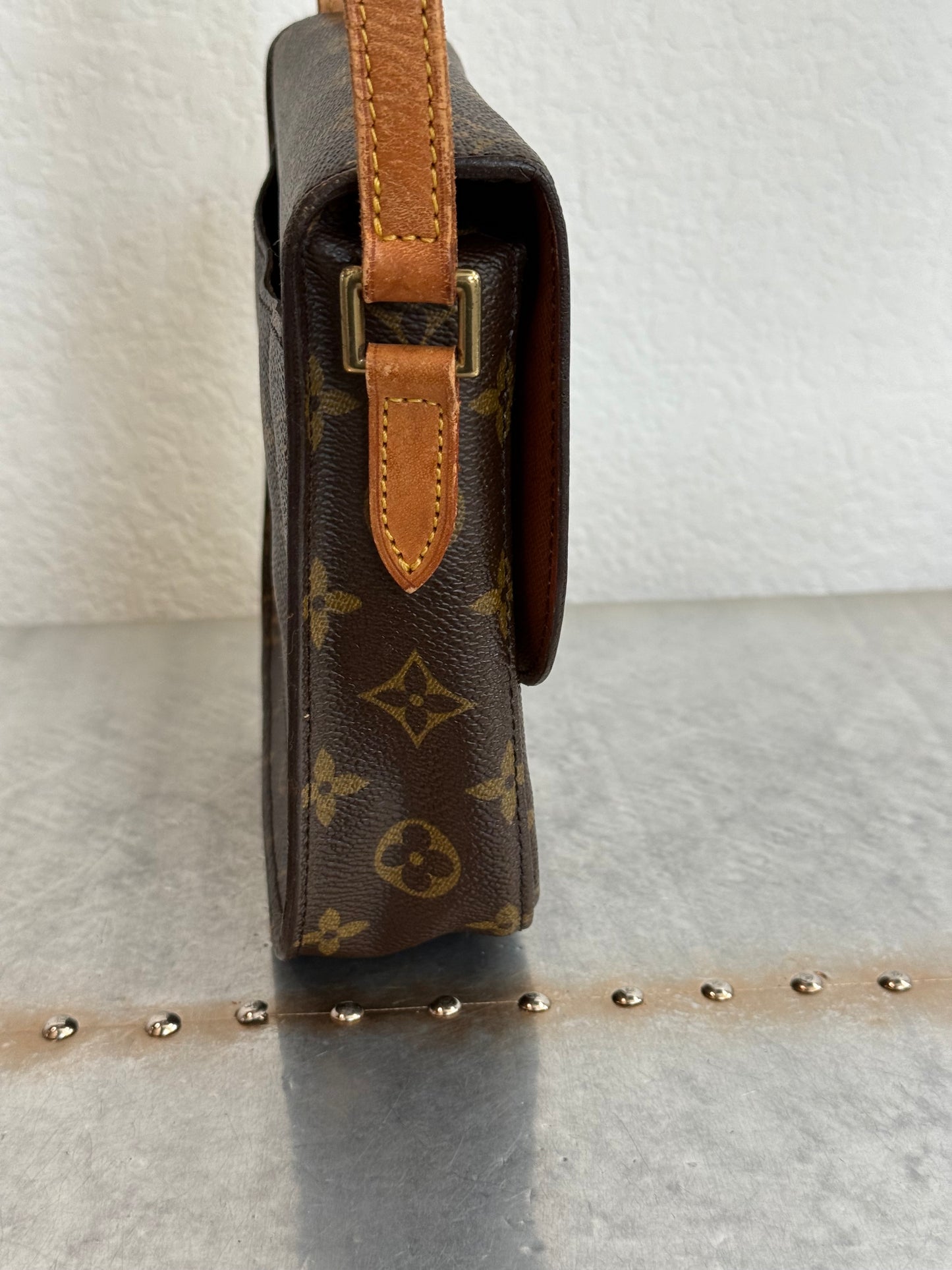 Pre-owned Authentic Louis Vuitton Saint Cloud MM Monogram Crossbody Bag