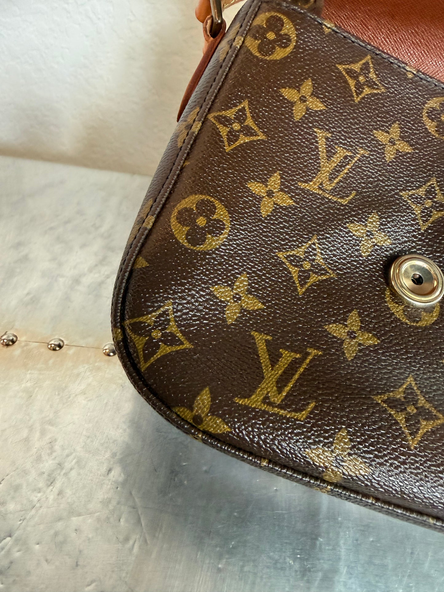 Pre-owned Authentic Louis Vuitton Saint Cloud MM Monogram Shoulder / Crossbody Bag
